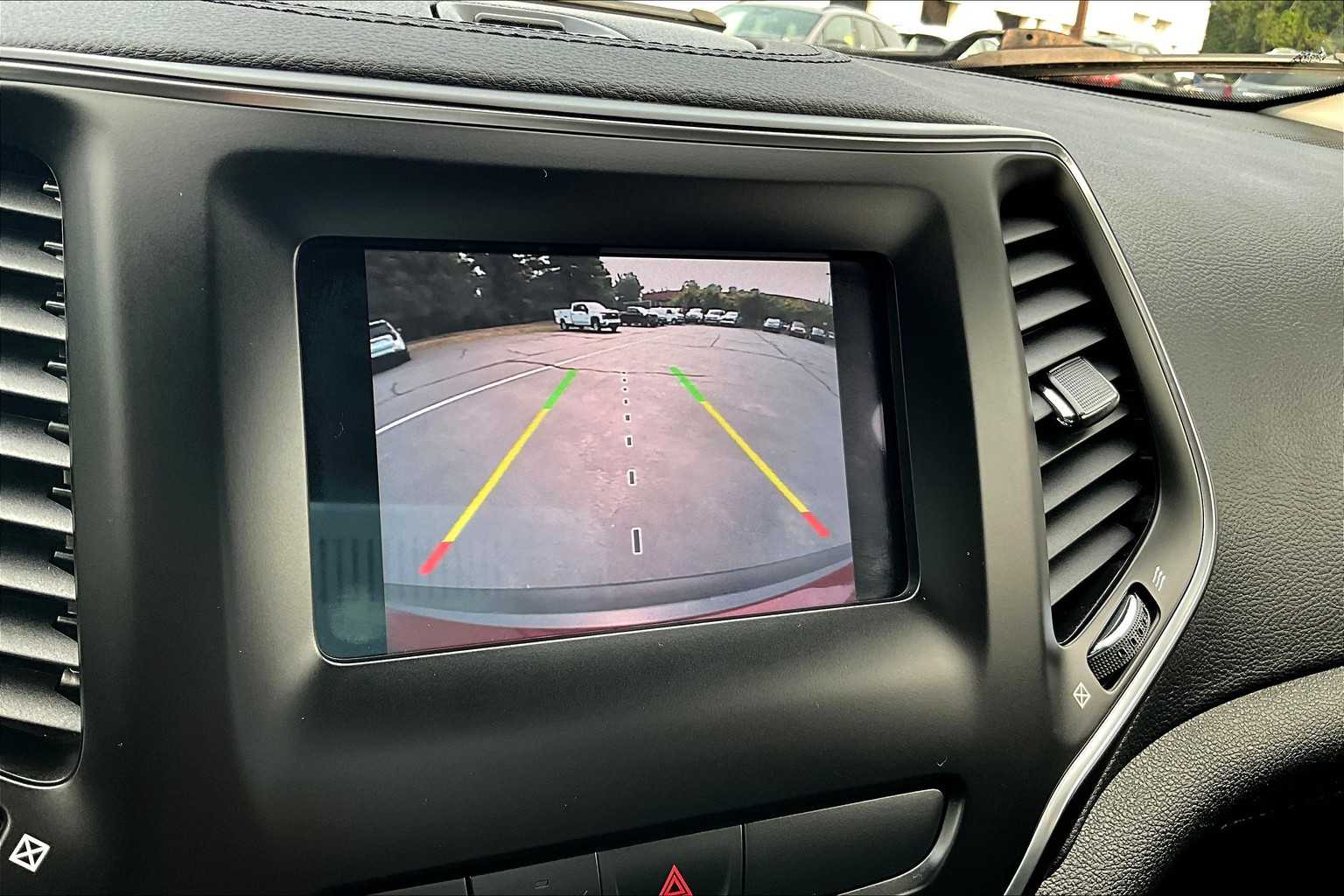 2020 Jeep Cherokee Latitude Plus - Photo 18