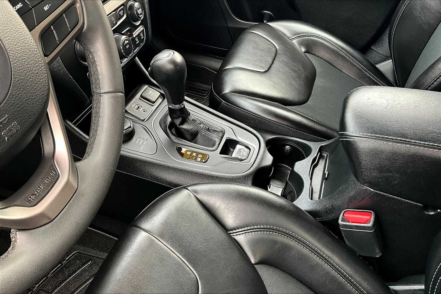 2020 Jeep Cherokee Latitude Plus - Photo 19