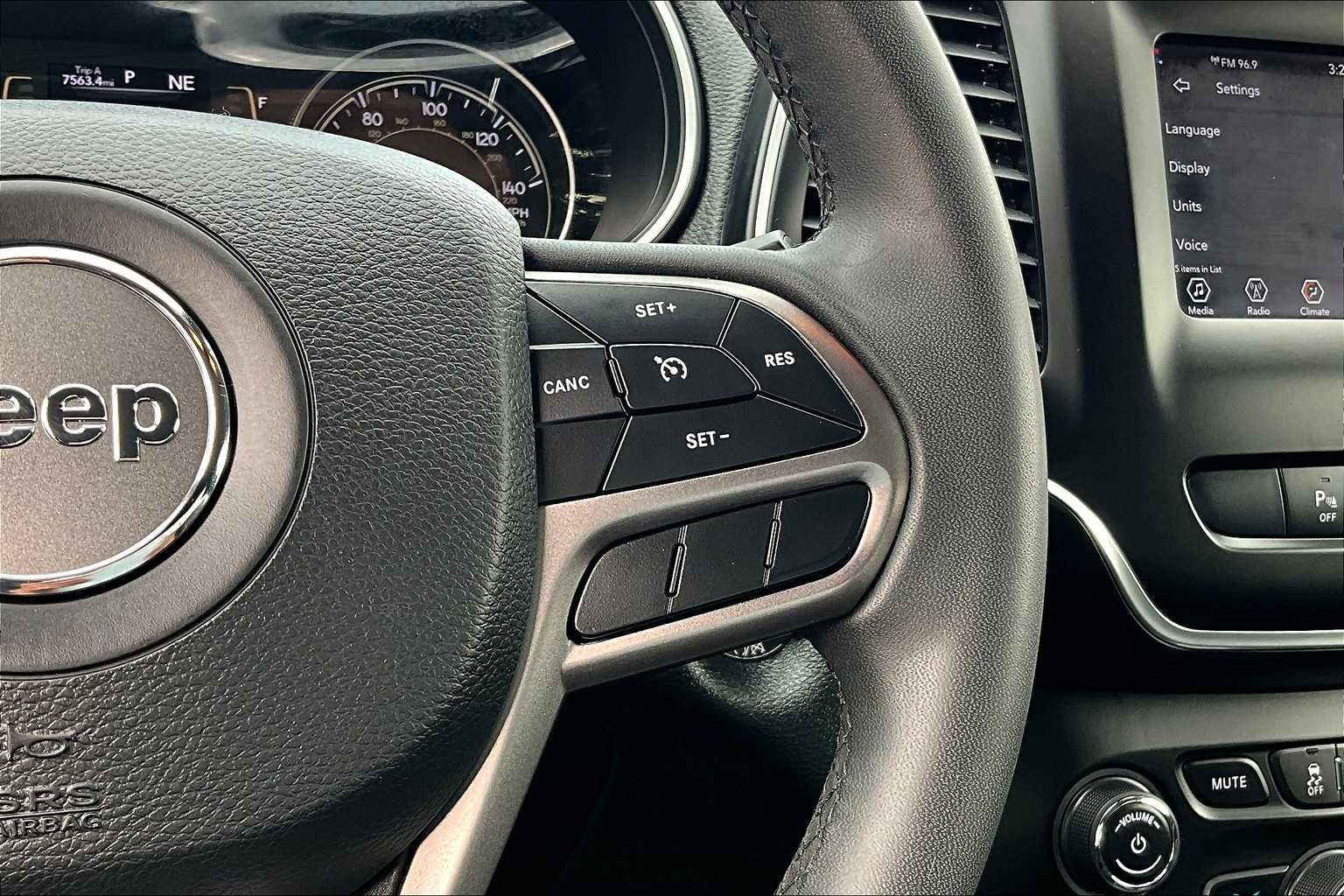 2020 Jeep Cherokee Latitude Plus - Photo 23