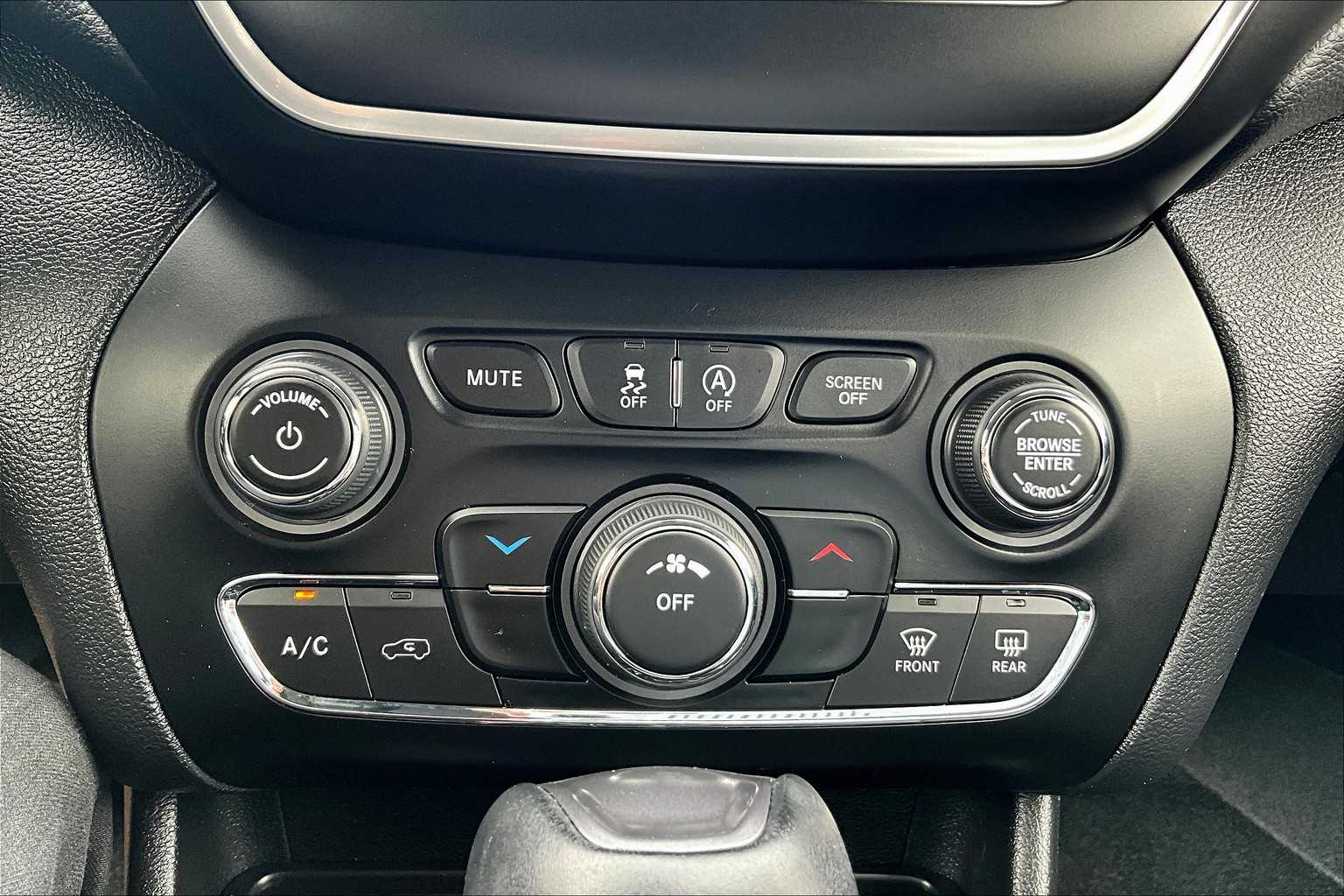 2020 Jeep Cherokee Latitude Plus - Photo 25