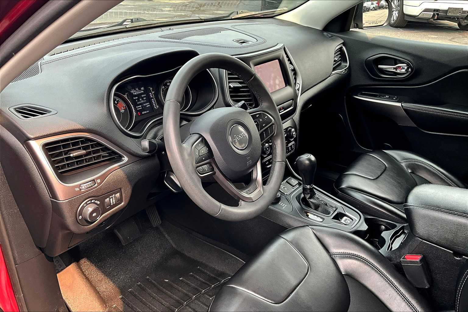 2020 Jeep Cherokee Latitude Plus - Photo 8
