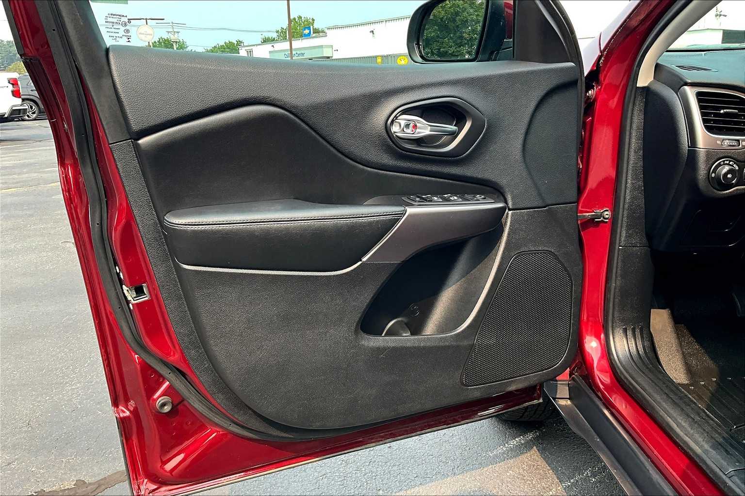 2020 Jeep Cherokee Latitude Plus - Photo 9