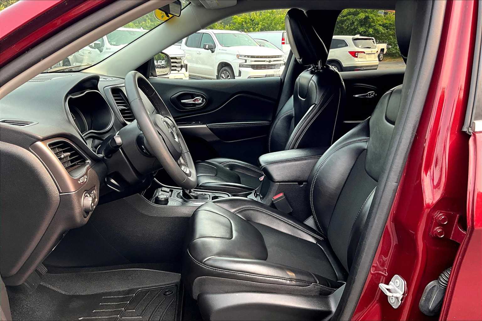 2020 Jeep Cherokee Latitude Plus - Photo 10