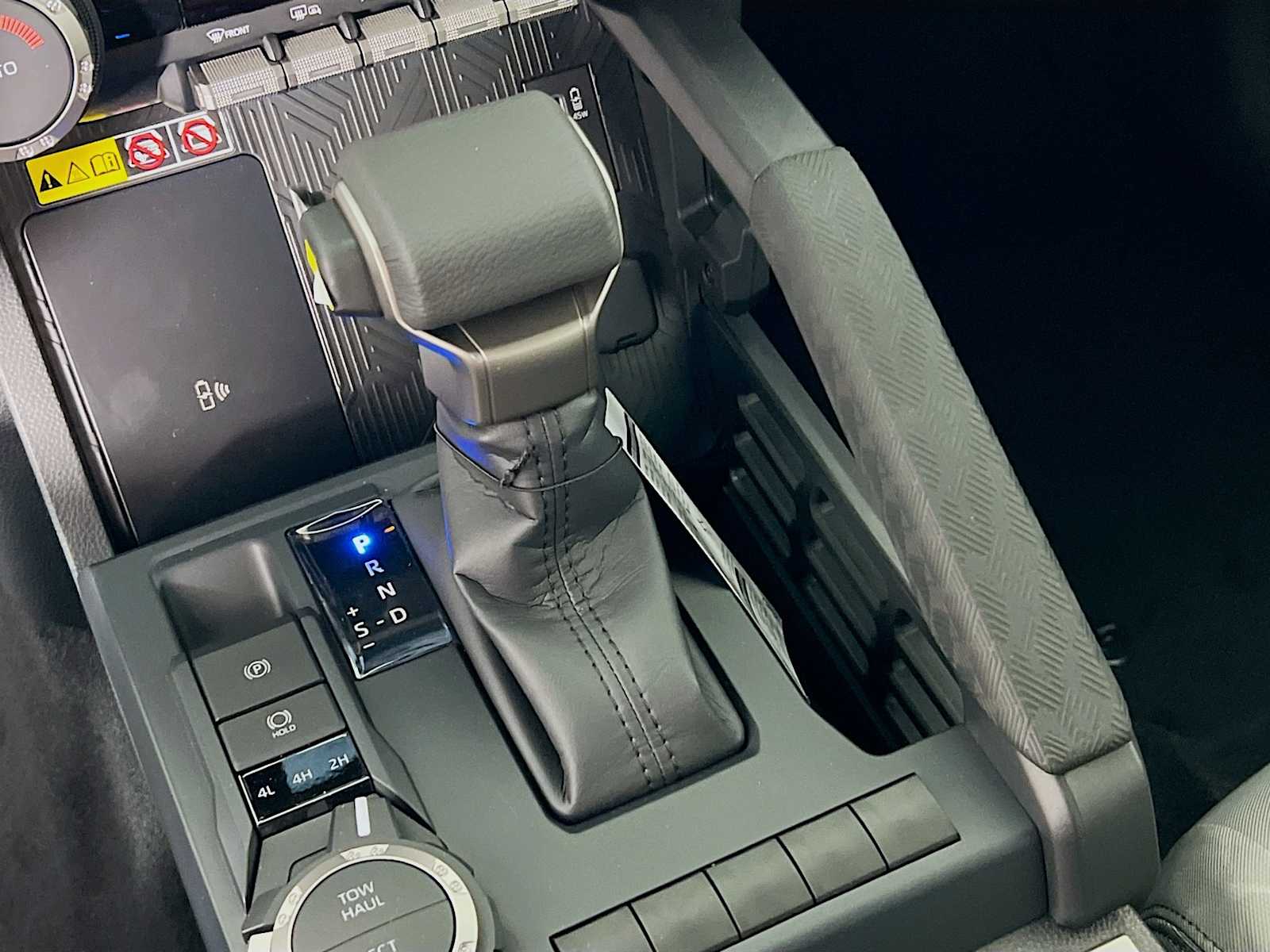 2025 Toyota Tacoma SR5 - Photo 11