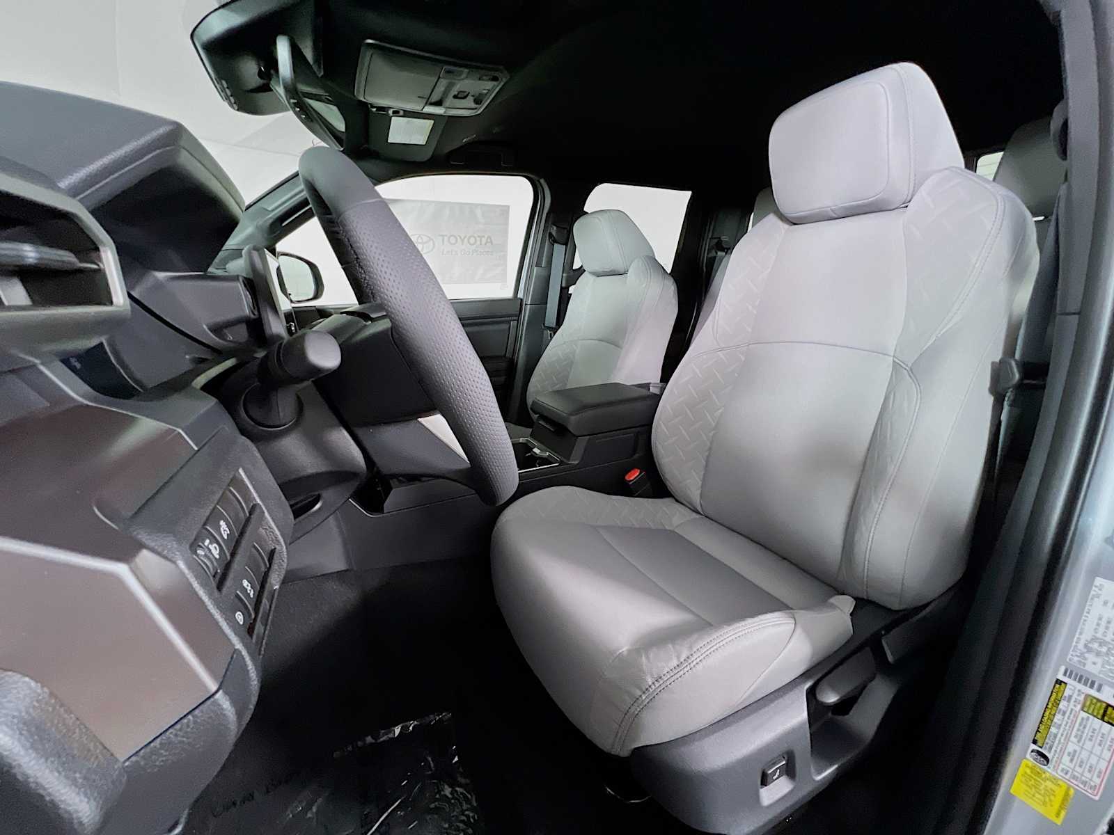 2025 Toyota Tacoma SR5 - Photo 12