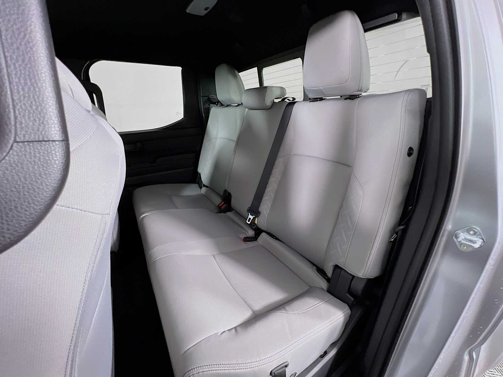 2025 Toyota Tacoma SR5 - Photo 13