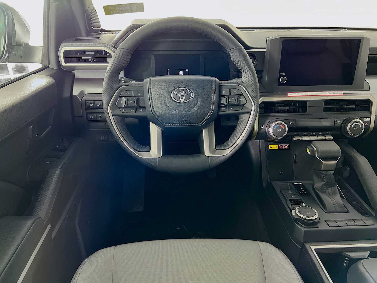 2025 Toyota Tacoma SR5 - Photo 14