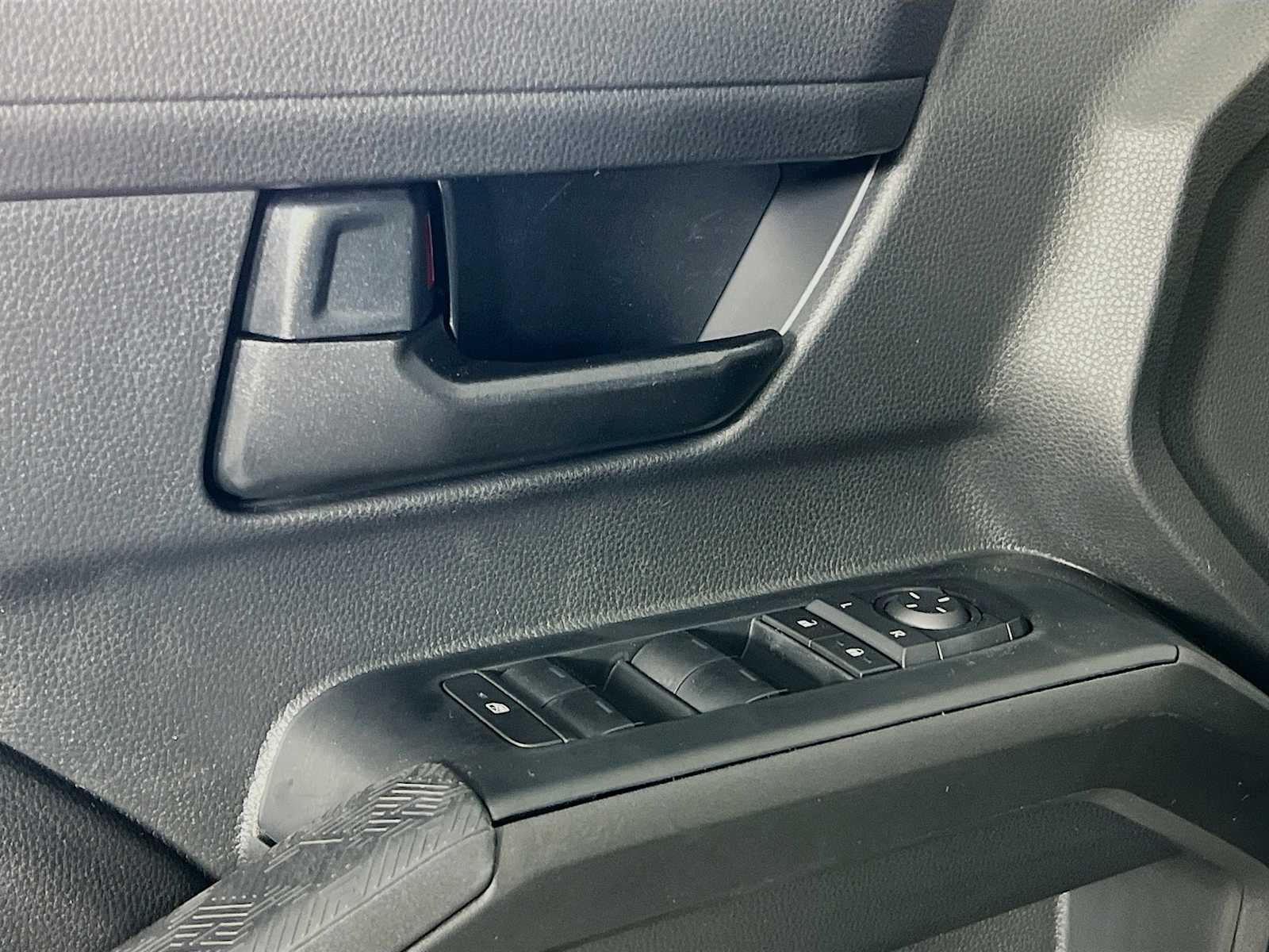 2025 Toyota Tacoma SR5 - Photo 15