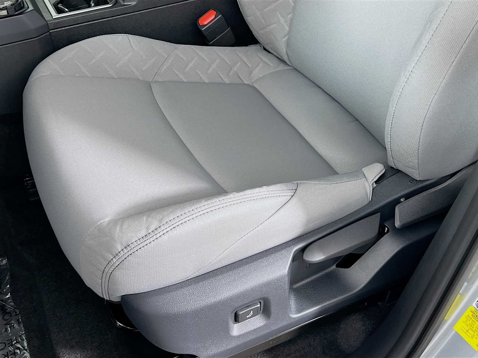 2025 Toyota Tacoma SR5 - Photo 16