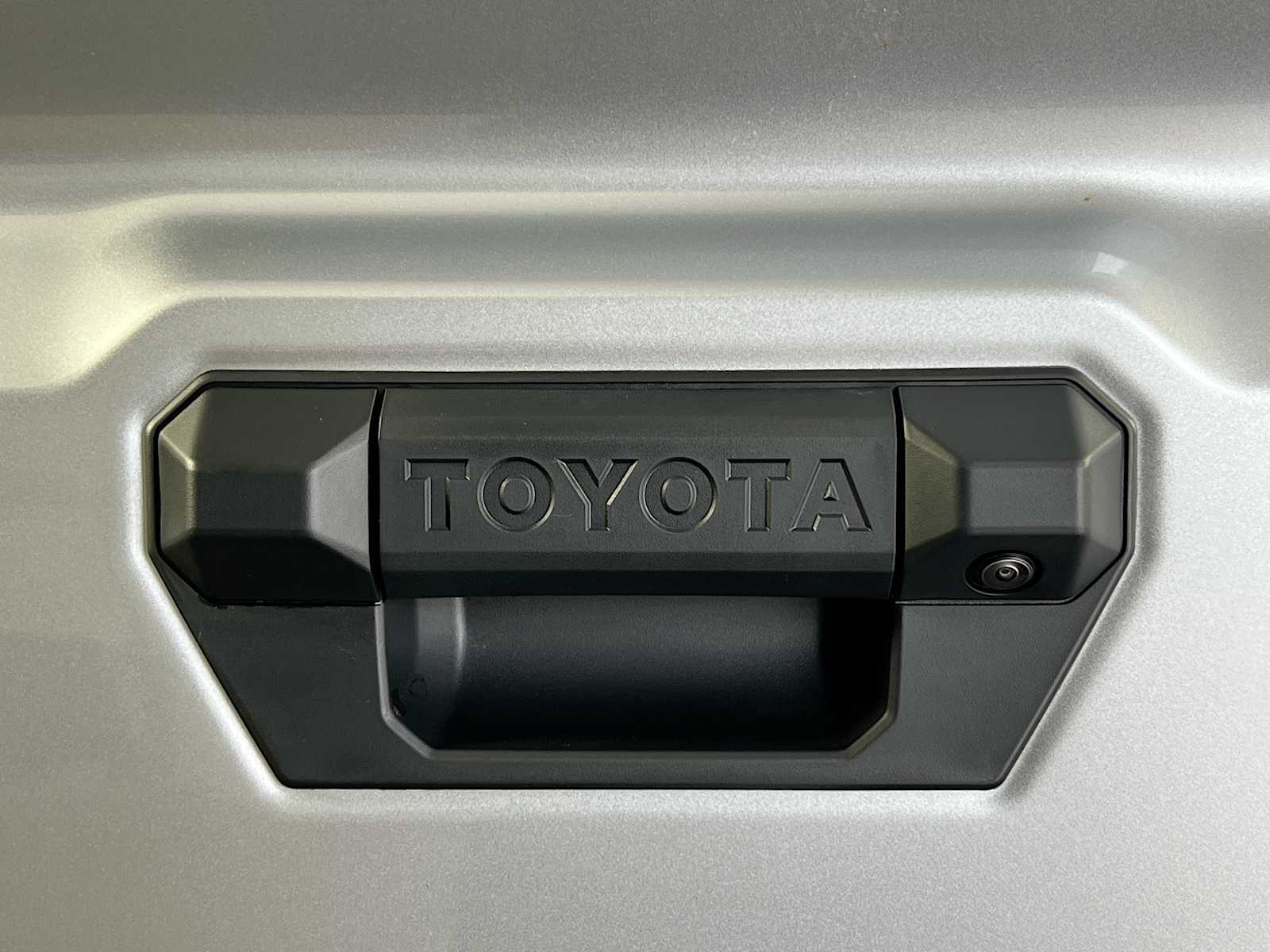 2025 Toyota Tacoma SR5 - Photo 17