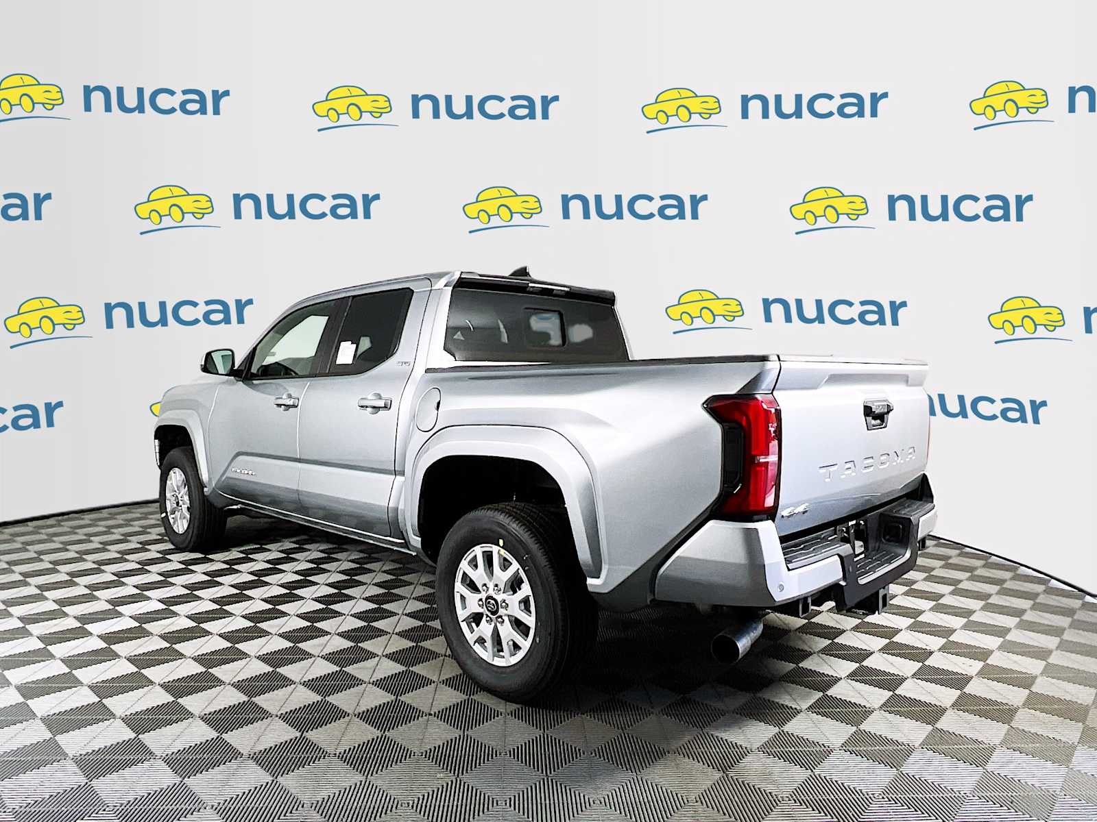 2025 Toyota Tacoma SR5 - Photo 4