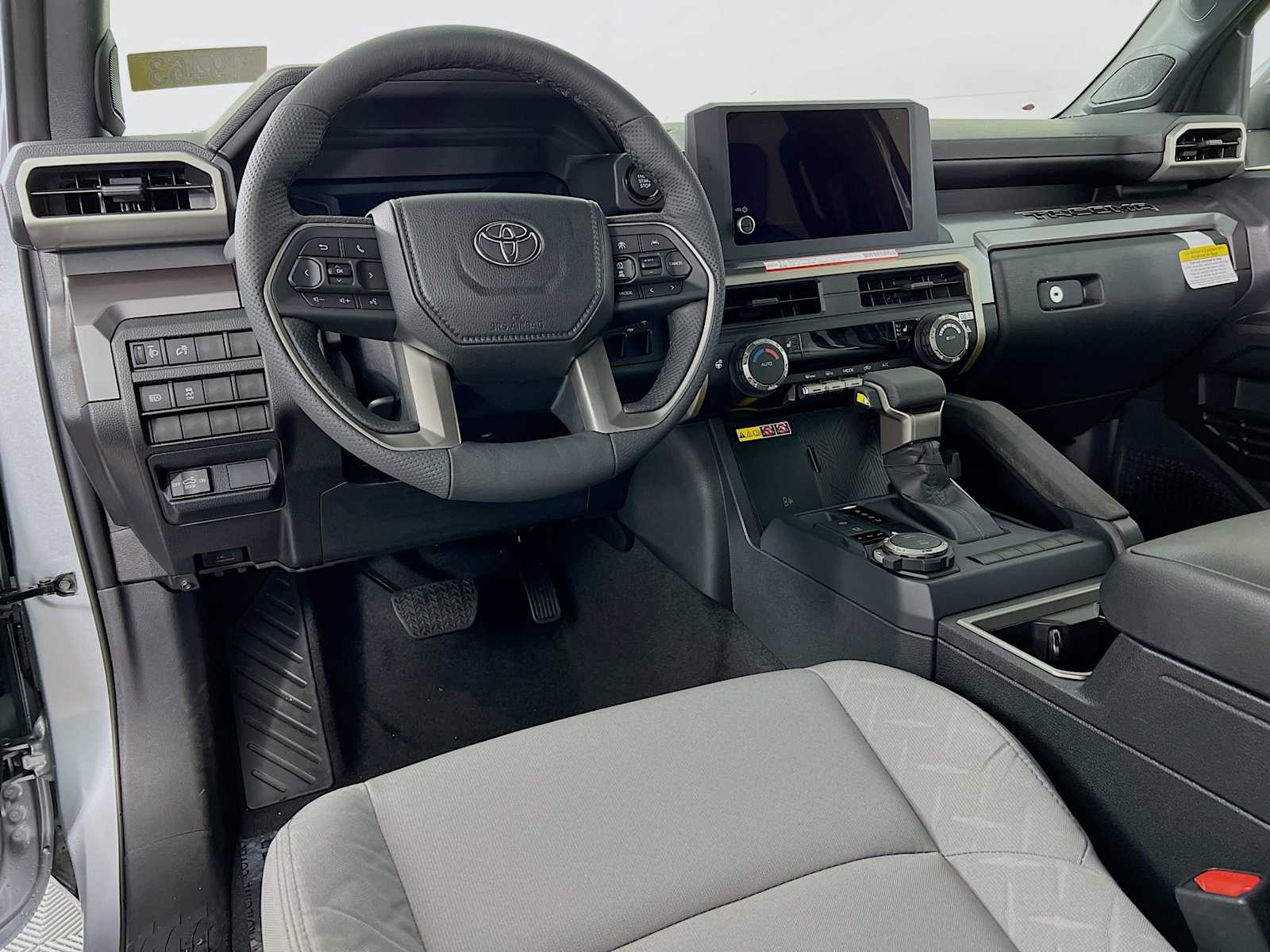 2025 Toyota Tacoma SR5 - Photo 6
