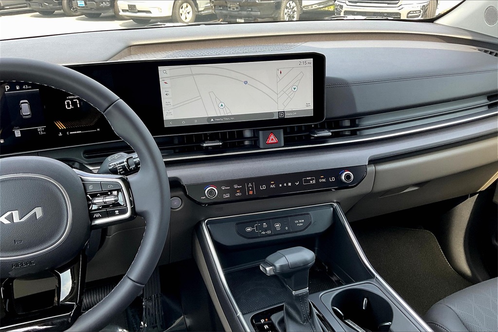 2025 Kia Carnival EX - Photo 13