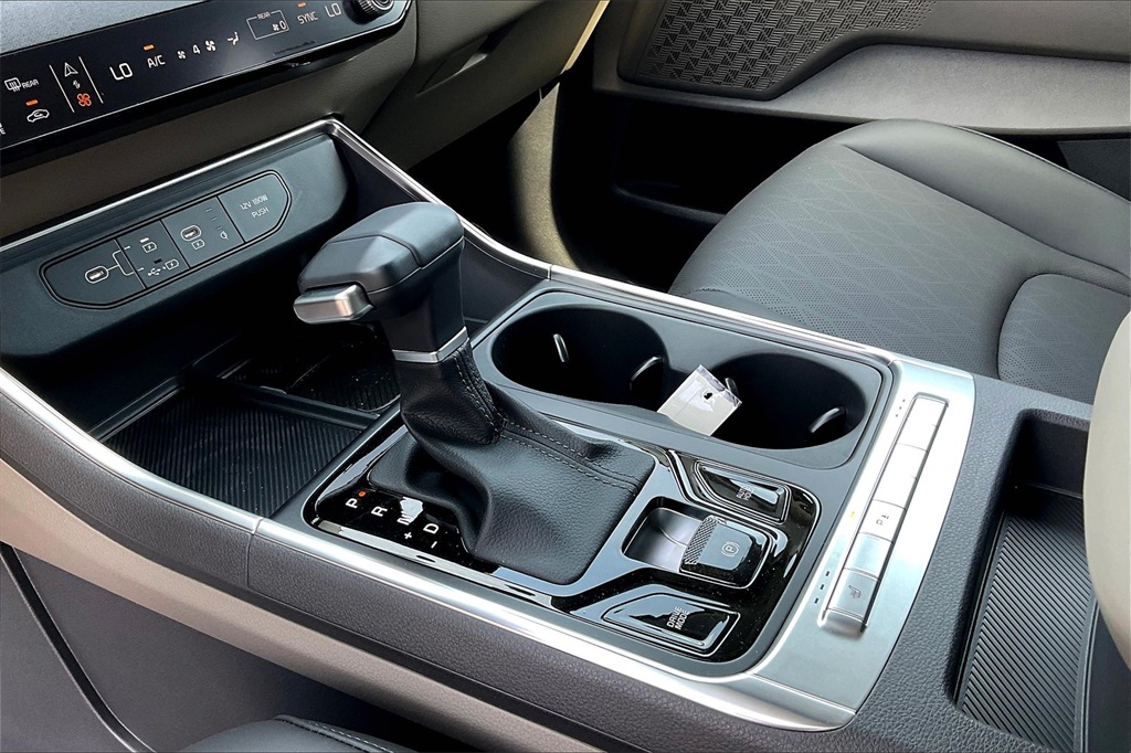 2025 Kia Carnival EX - Photo 14