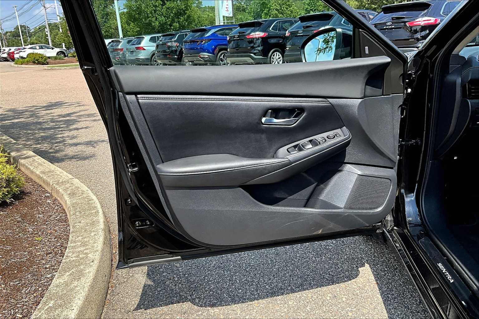 2022 Nissan Sentra SV - Photo 9
