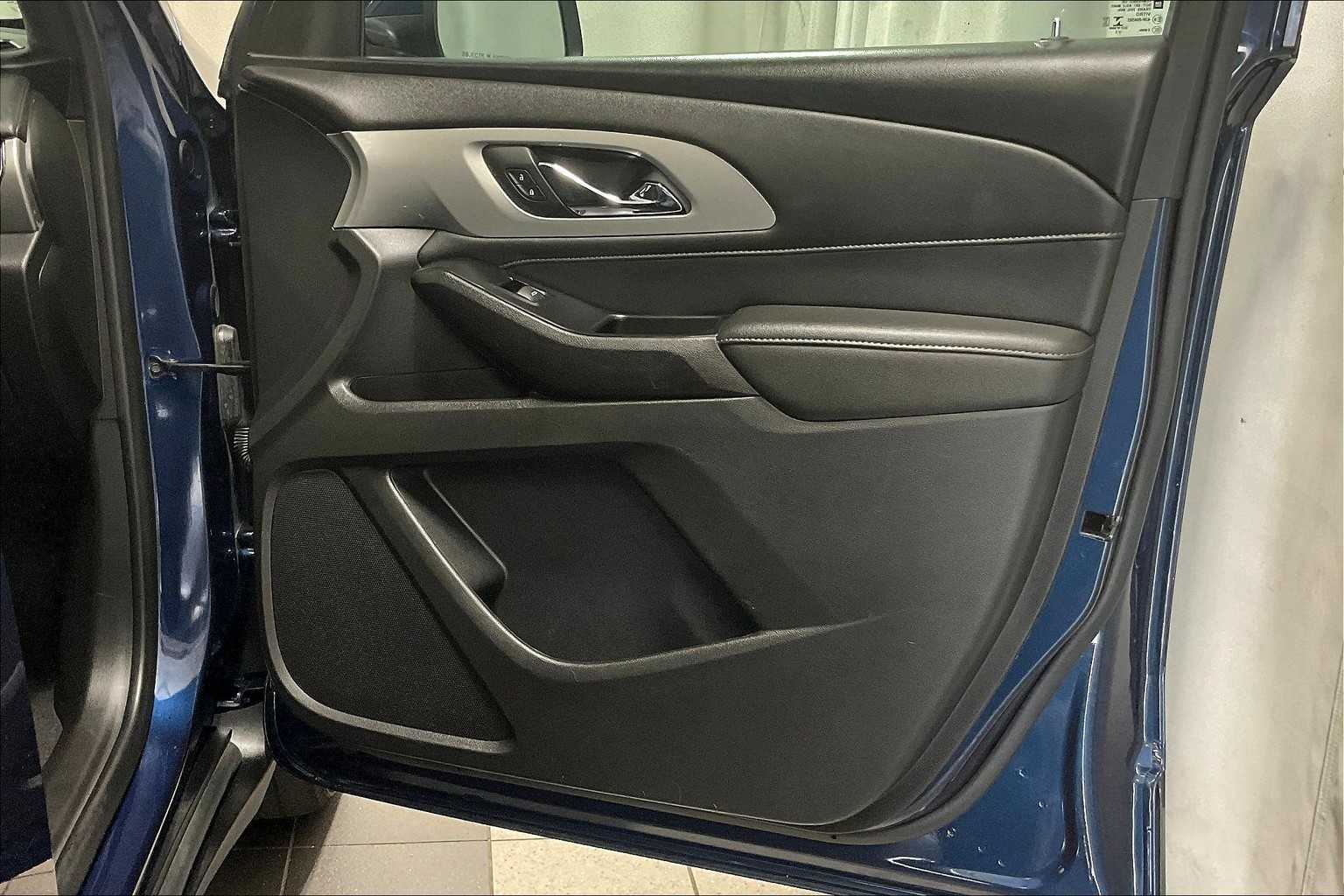 2022 Chevrolet Traverse LT Cloth - Photo 12