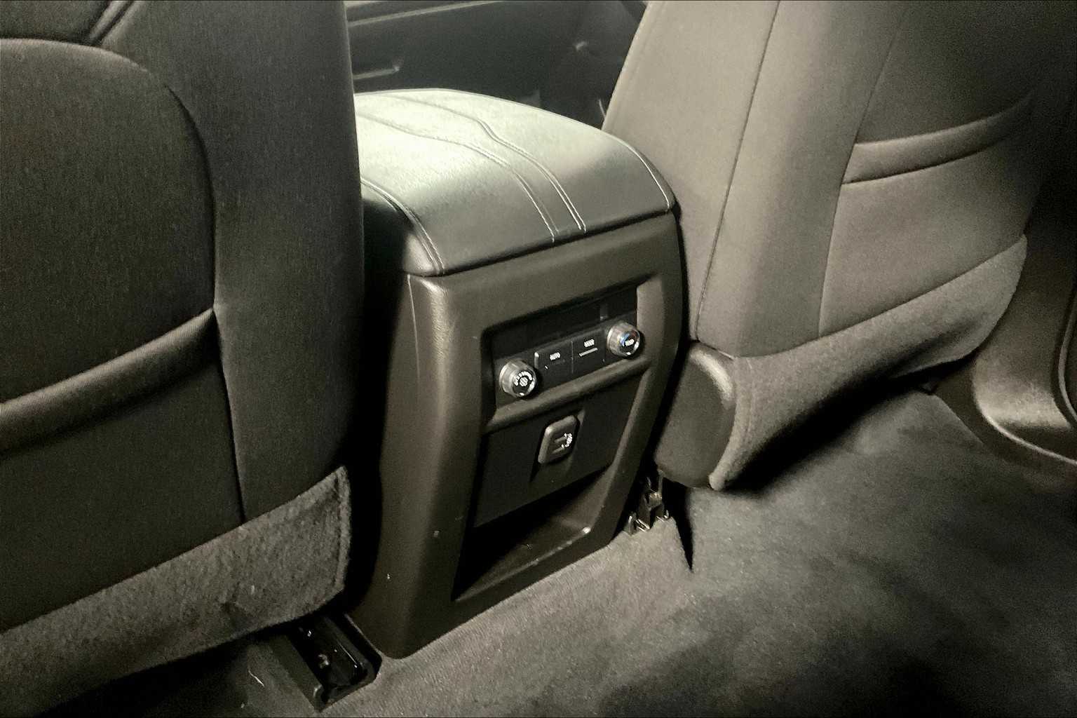 2022 Chevrolet Traverse LT Cloth - Photo 27