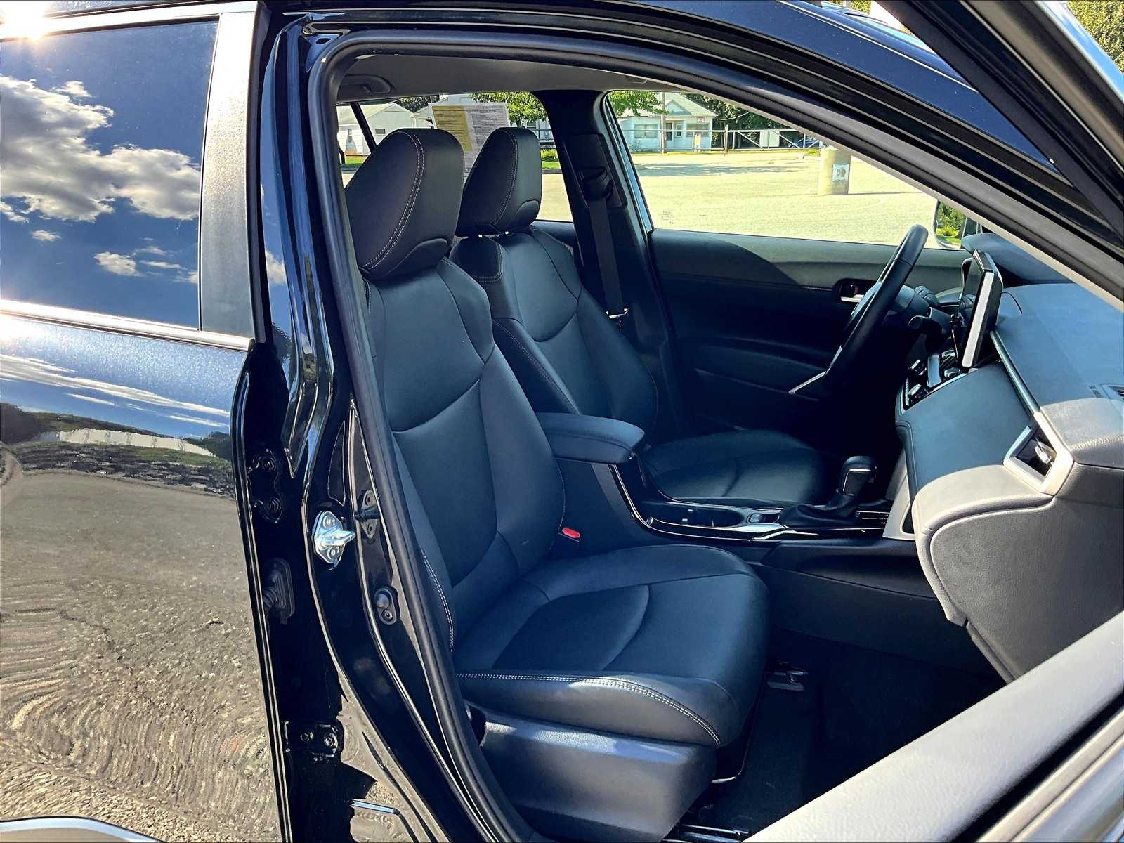 2025 Toyota Corolla Cross XLE - Photo 11