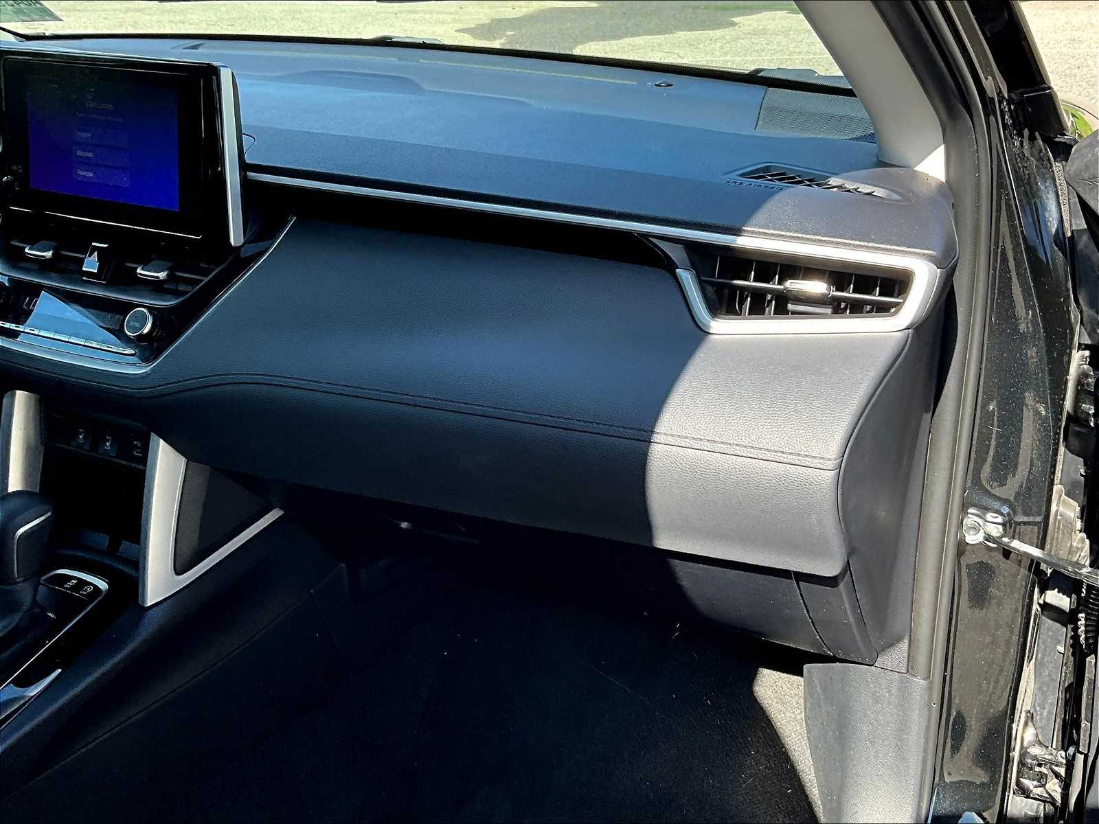 2025 Toyota Corolla Cross XLE - Photo 13