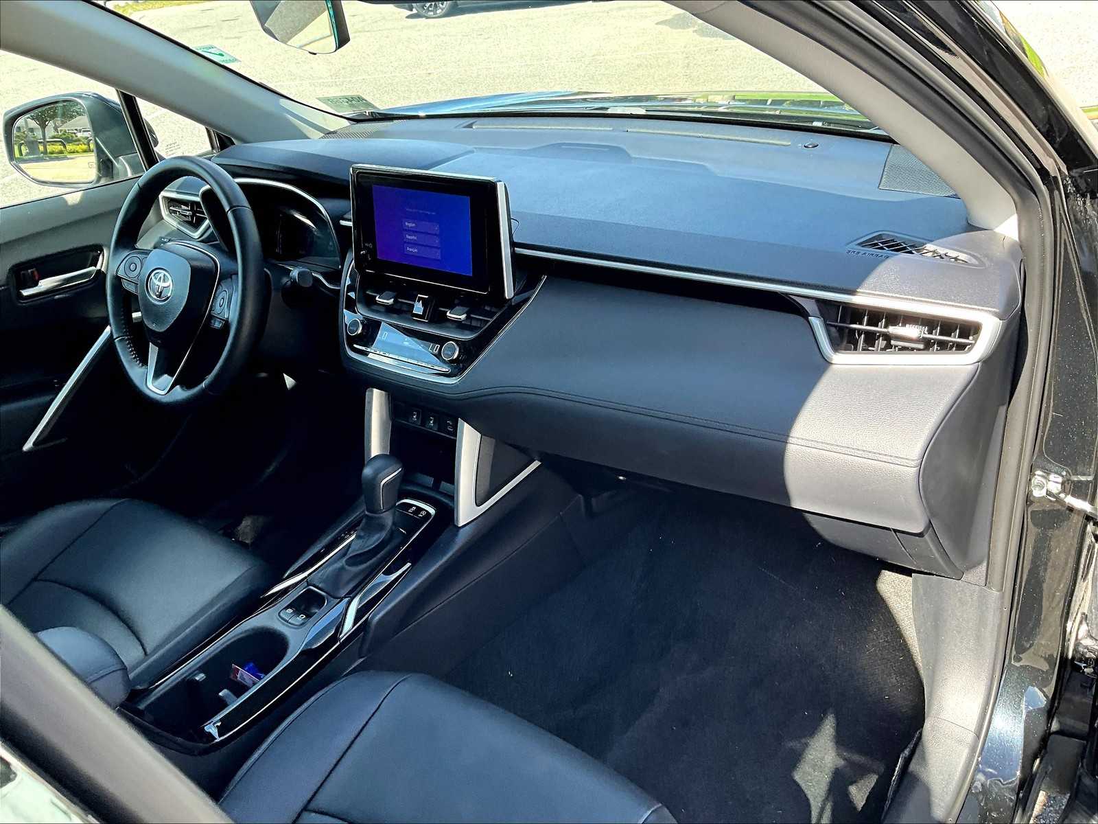 2025 Toyota Corolla Cross XLE - Photo 14