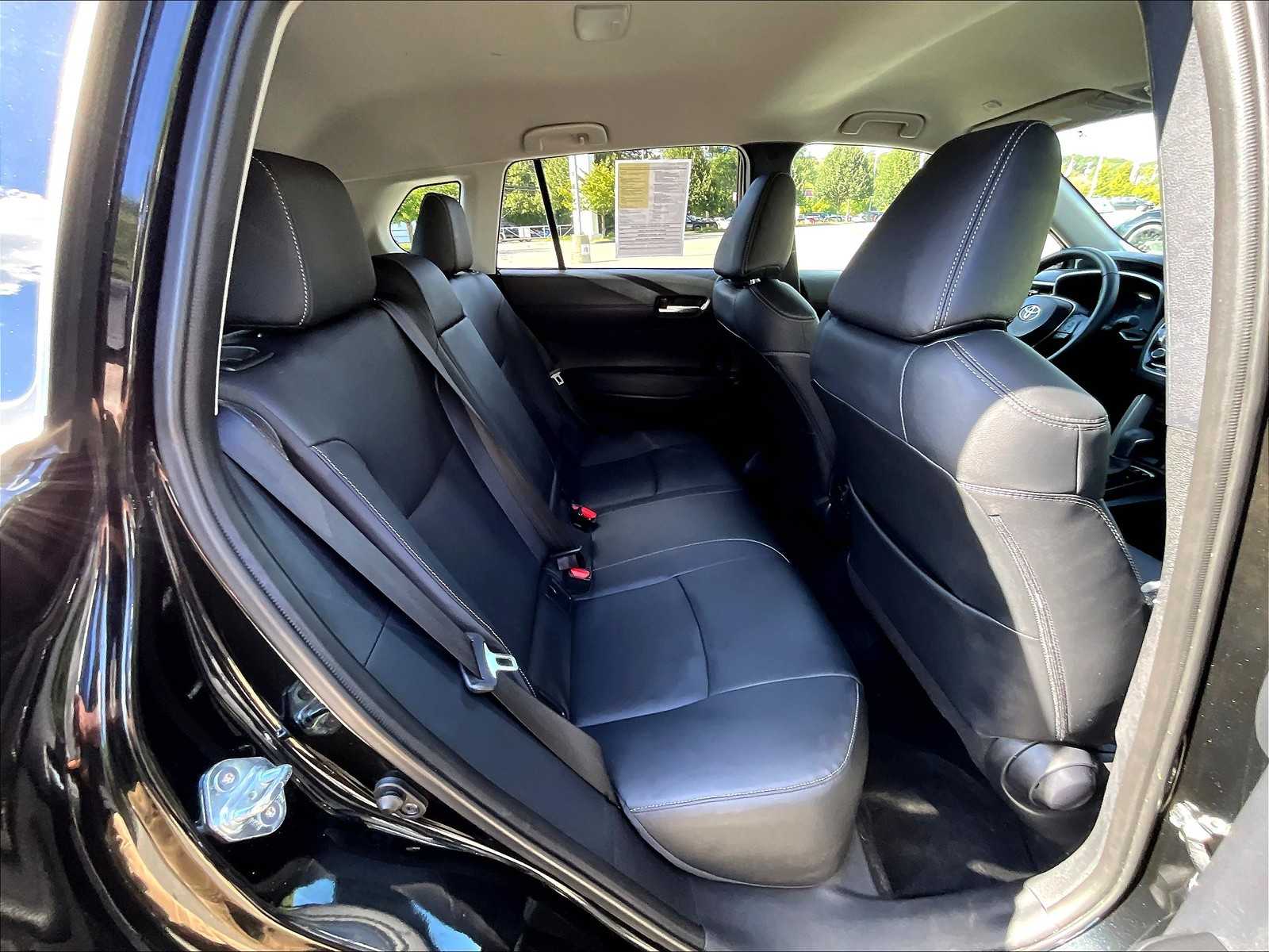 2025 Toyota Corolla Cross XLE - Photo 16