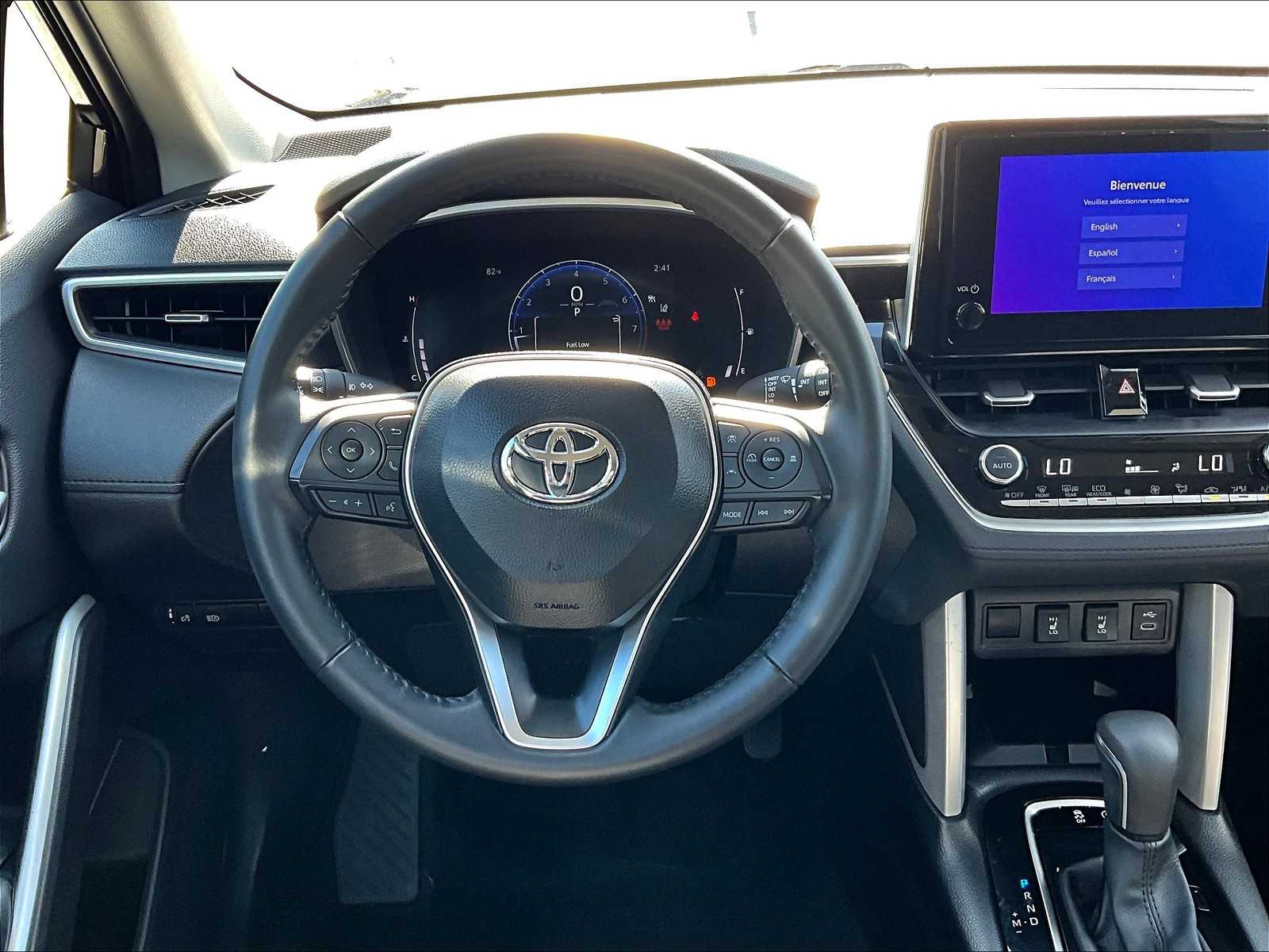 2025 Toyota Corolla Cross XLE - Photo 17