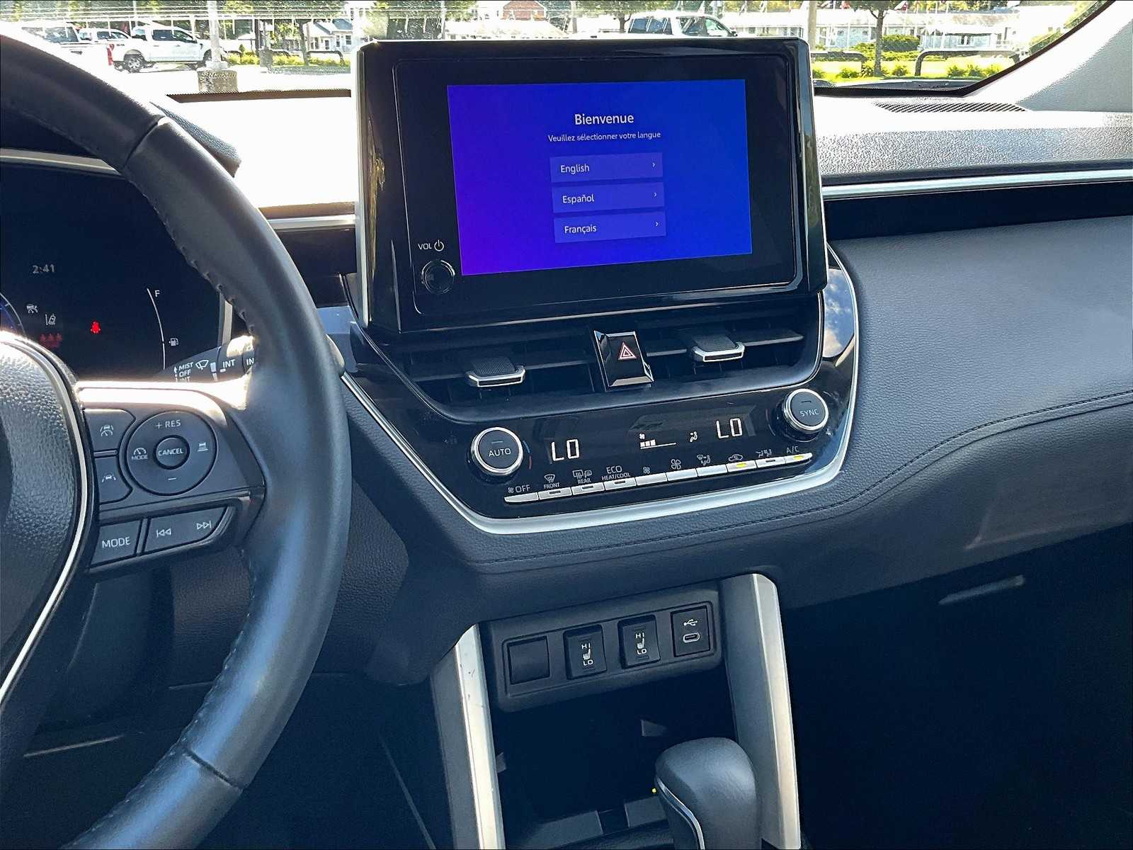 2025 Toyota Corolla Cross XLE - Photo 18