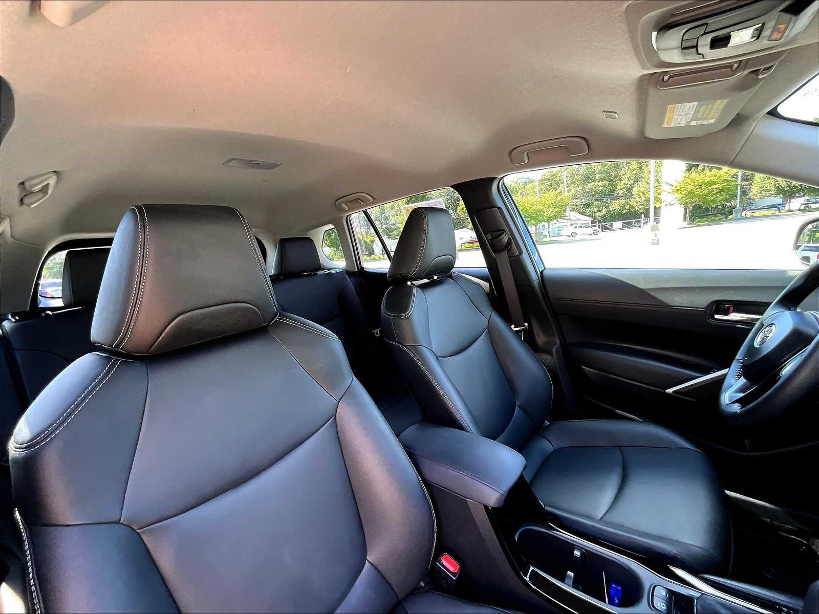 2025 Toyota Corolla Cross XLE - Photo 22