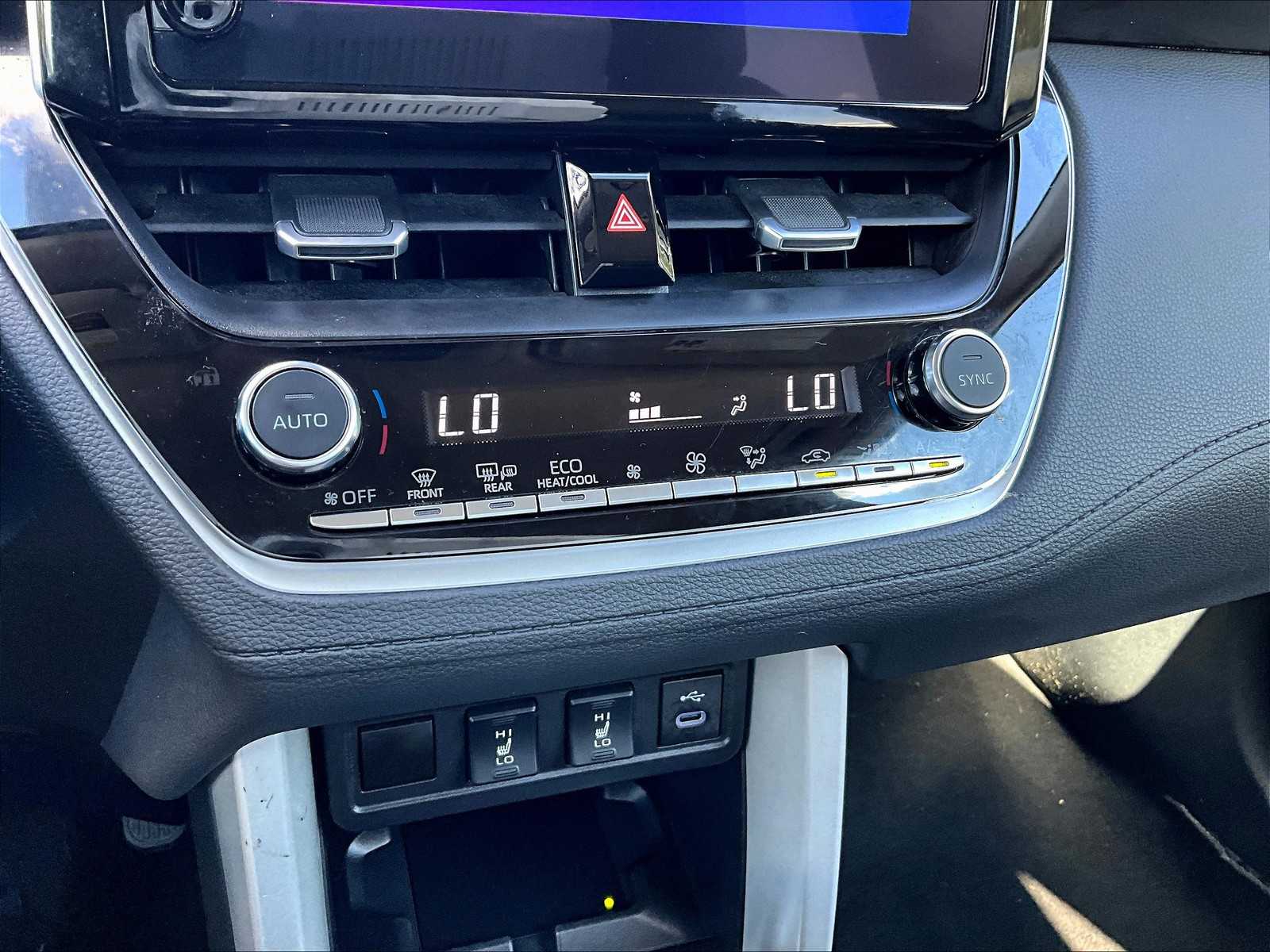 2025 Toyota Corolla Cross XLE - Photo 26