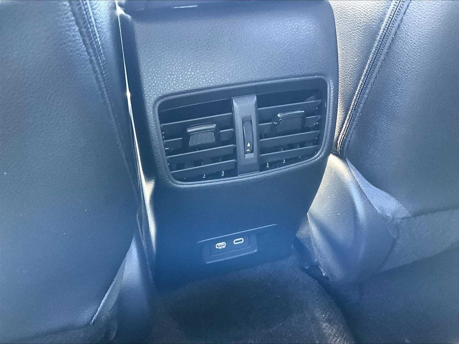 2025 Toyota Corolla Cross XLE - Photo 28