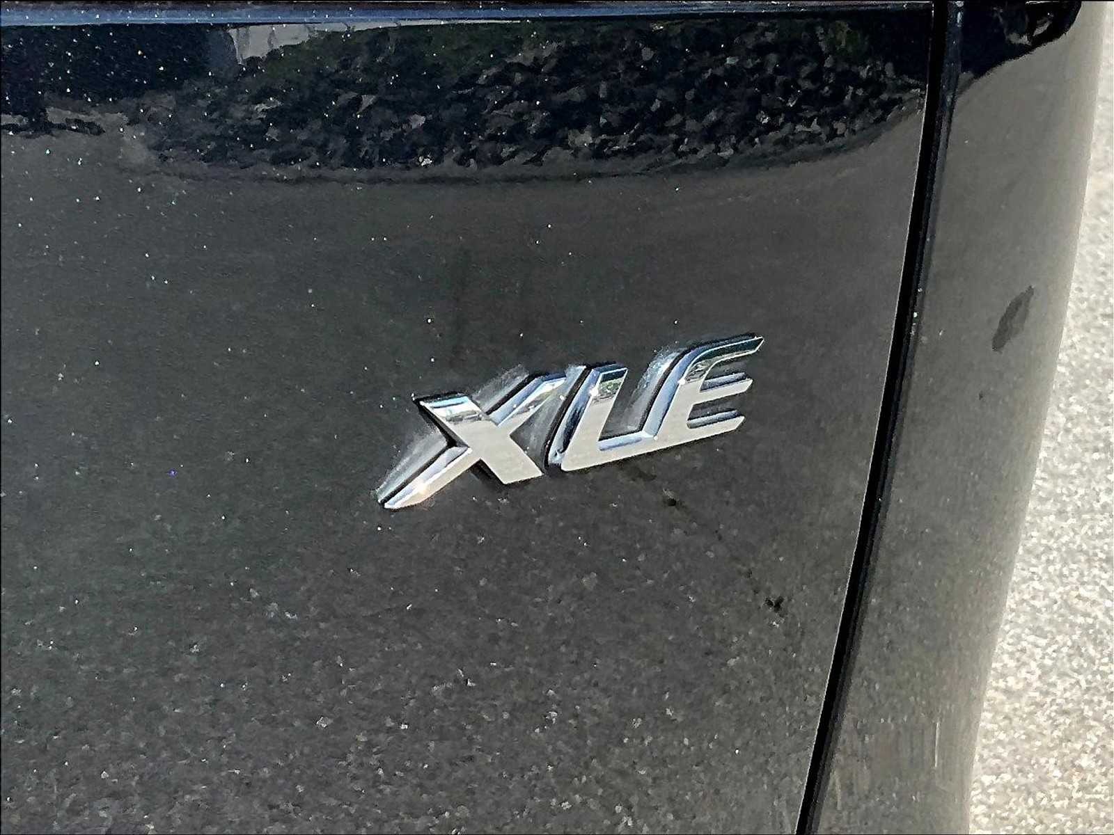 2025 Toyota Corolla Cross XLE - Photo 29