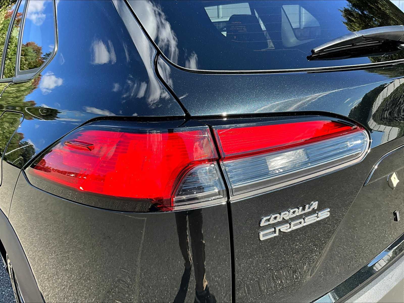 2025 Toyota Corolla Cross XLE - Photo 34