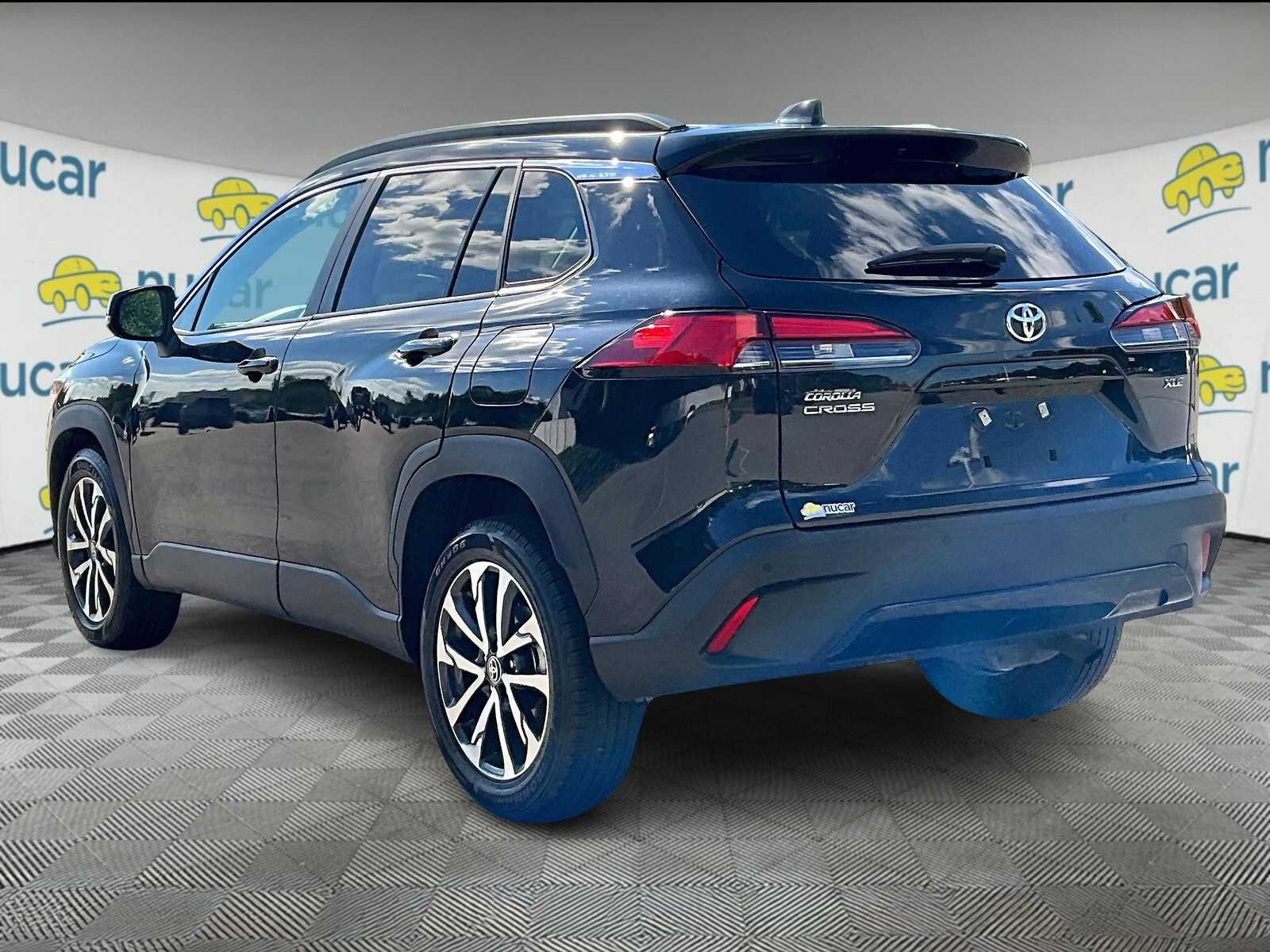 2025 Toyota Corolla Cross XLE - Photo 4