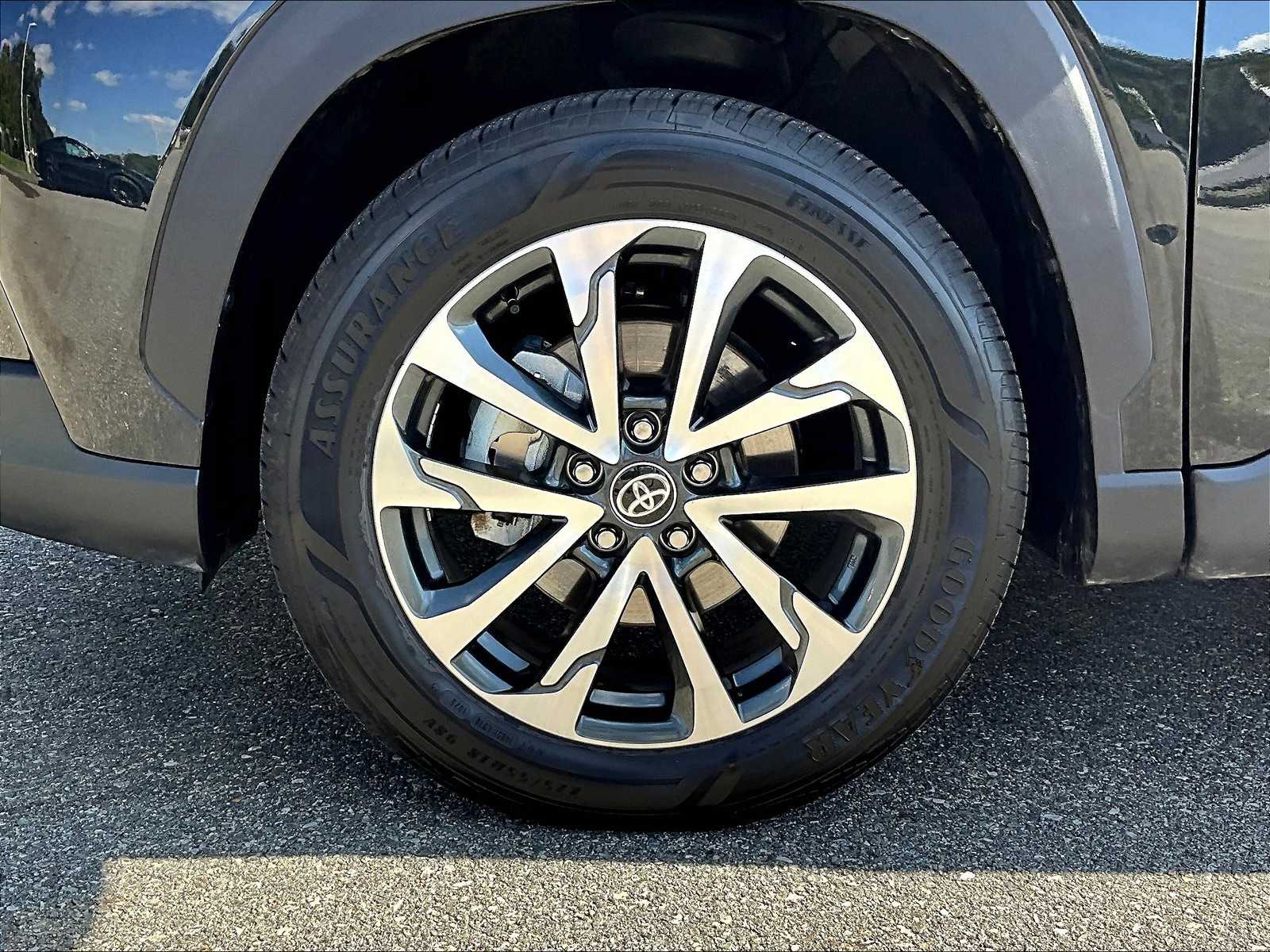 2025 Toyota Corolla Cross XLE - Photo 7