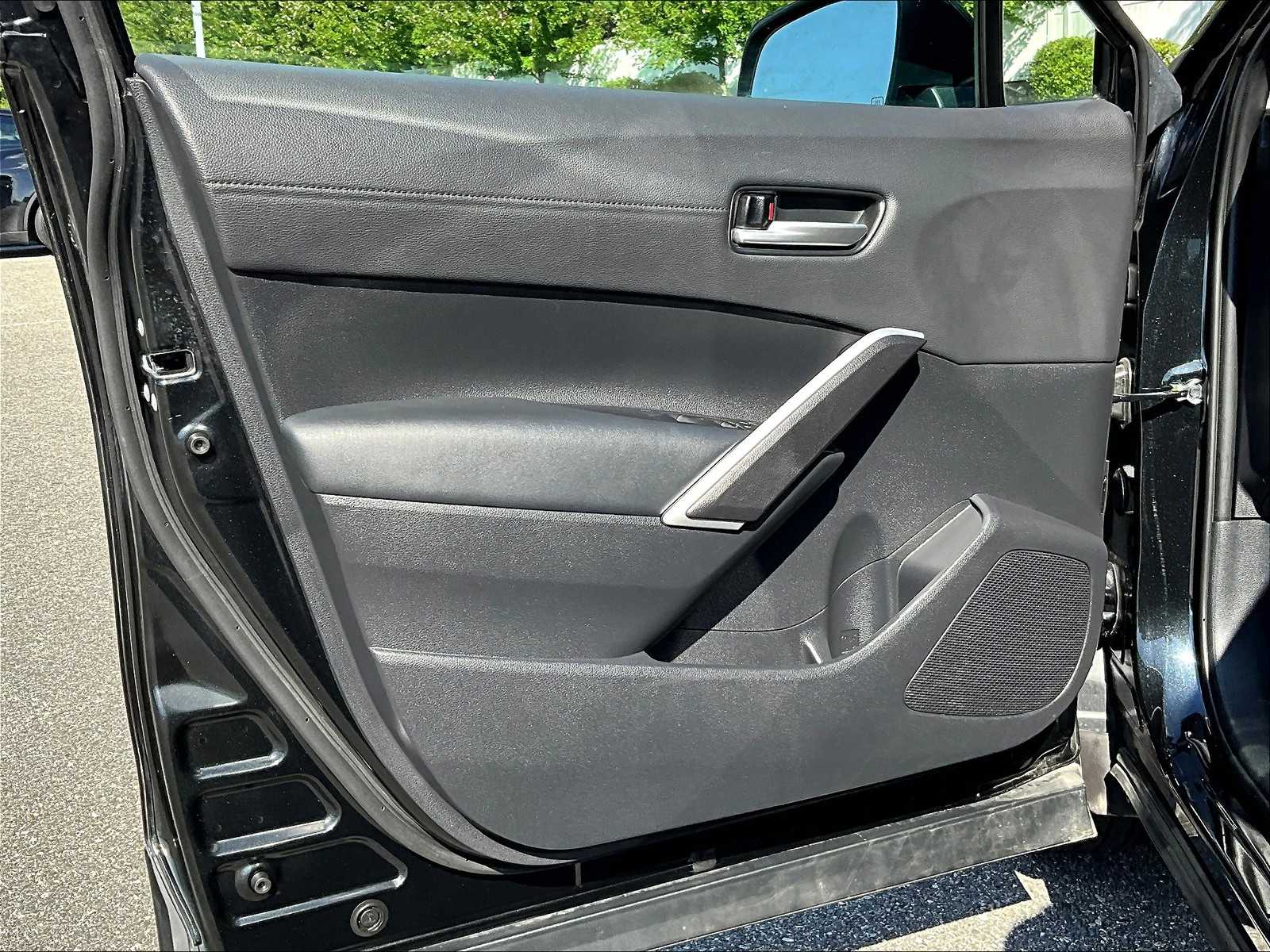 2025 Toyota Corolla Cross XLE - Photo 9