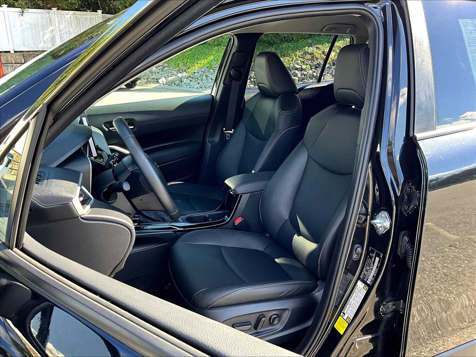 2025 Toyota Corolla Cross XLE - Photo 10