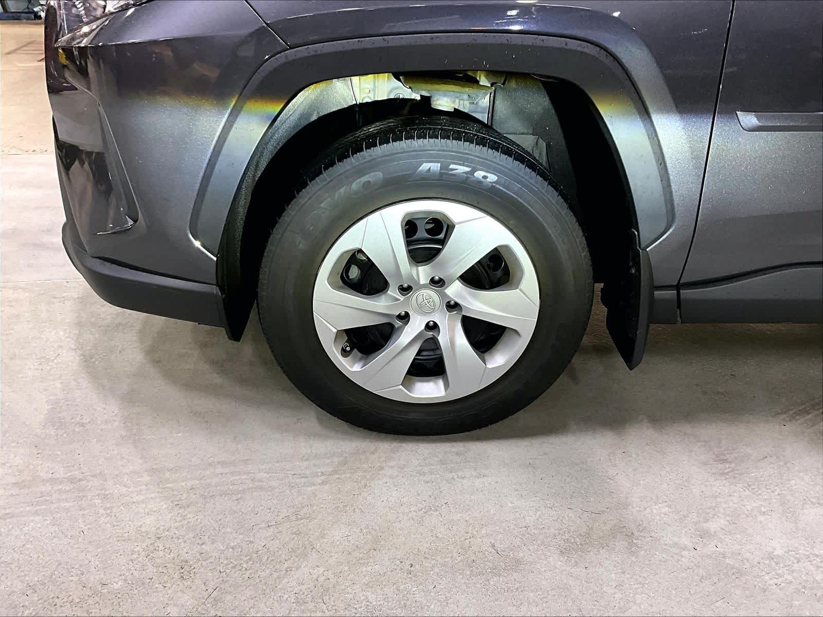 2022 Toyota RAV4 LE - Photo 4