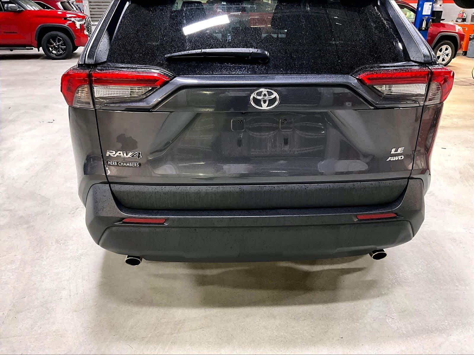 2022 Toyota RAV4 LE - Photo 7