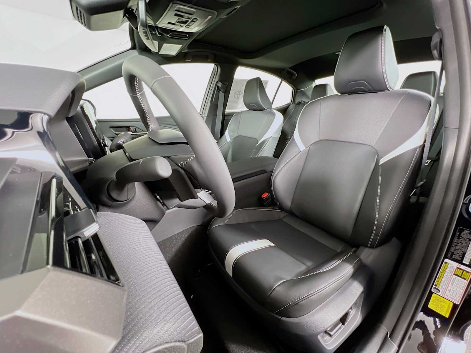 2026 Toyota Camry SE - Photo 12