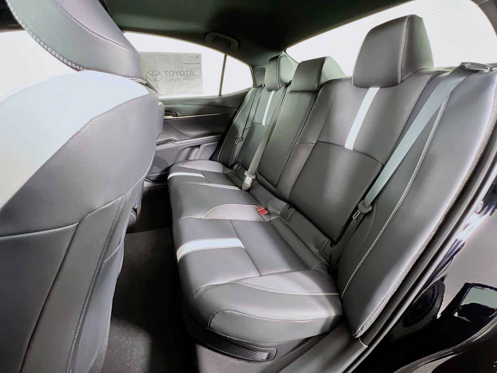 2026 Toyota Camry SE - Photo 13