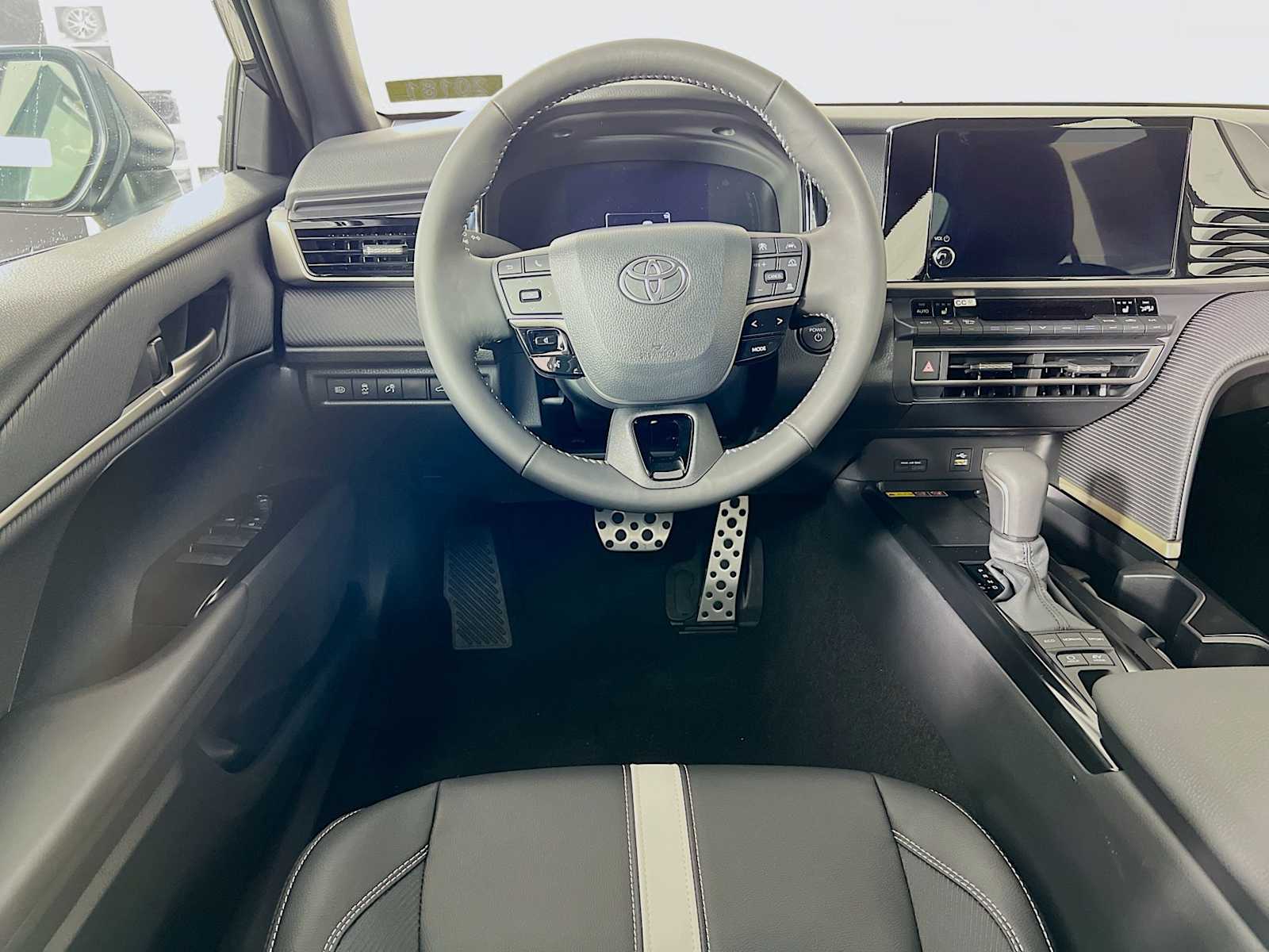 2026 Toyota Camry SE - Photo 15