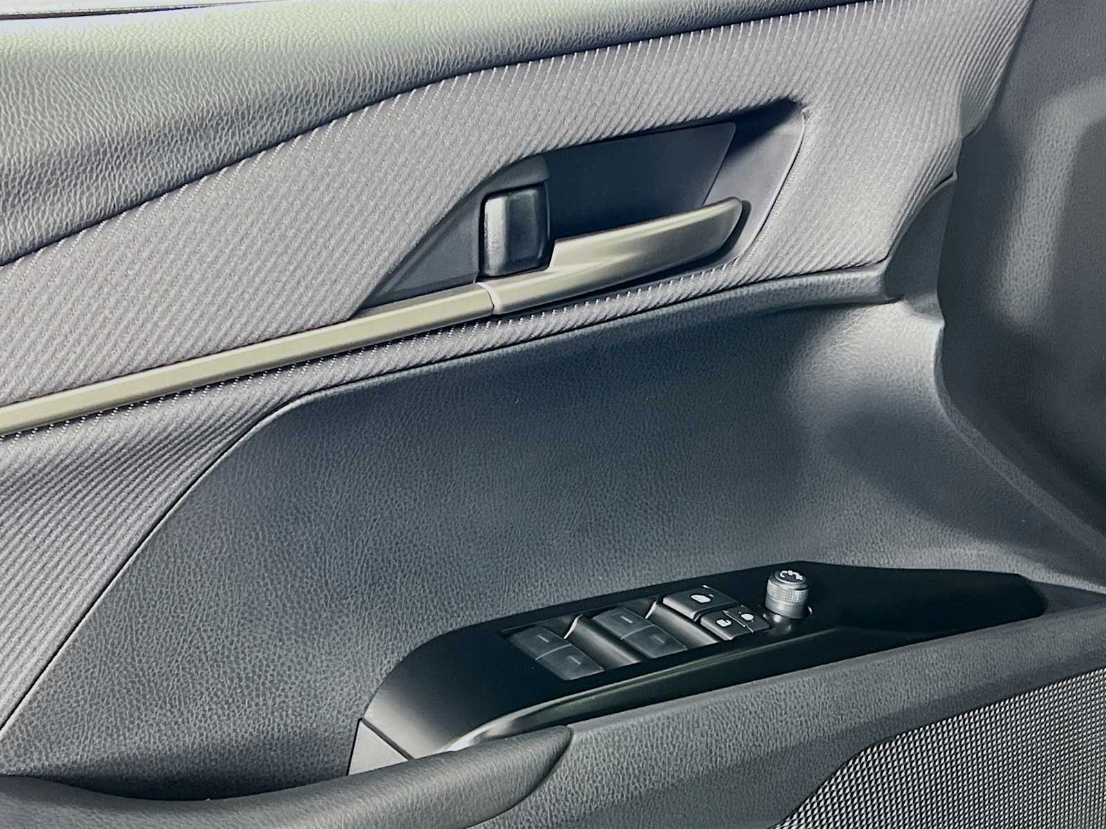 2026 Toyota Camry SE - Photo 16