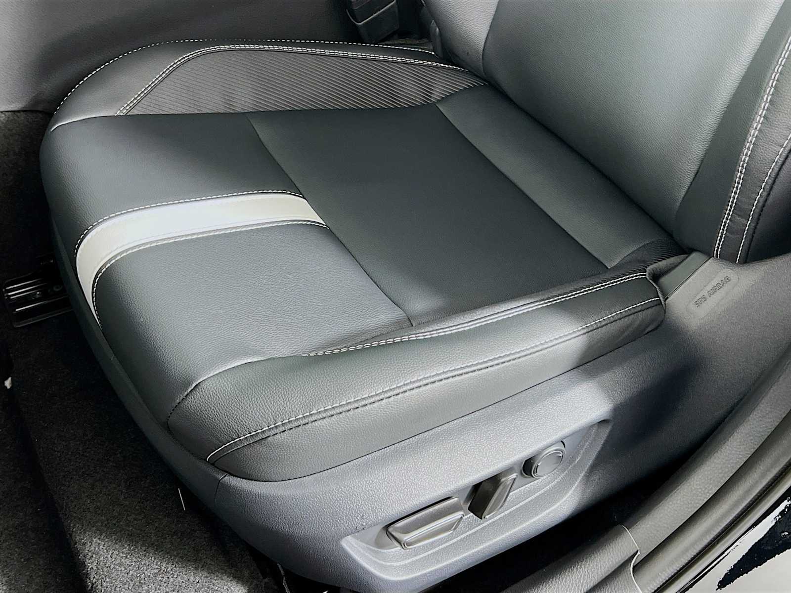2026 Toyota Camry SE - Photo 17
