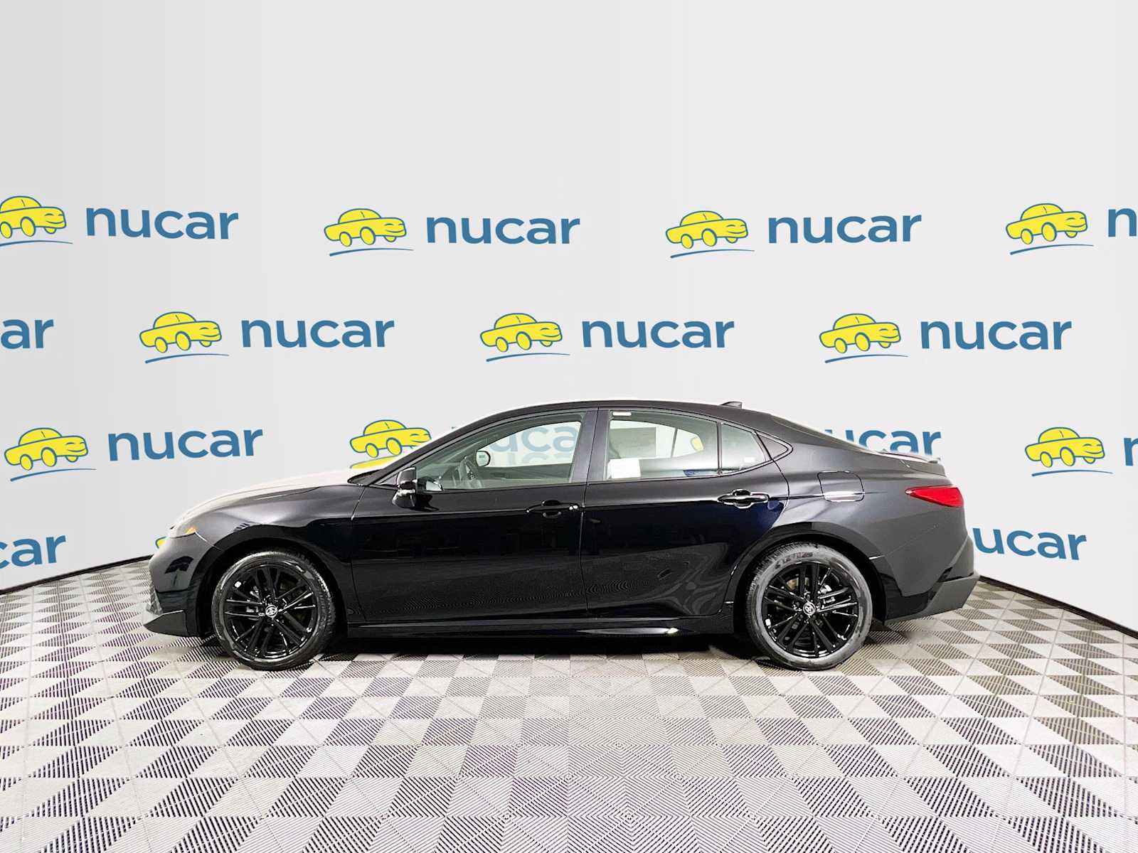2026 Toyota Camry SE - Photo 3