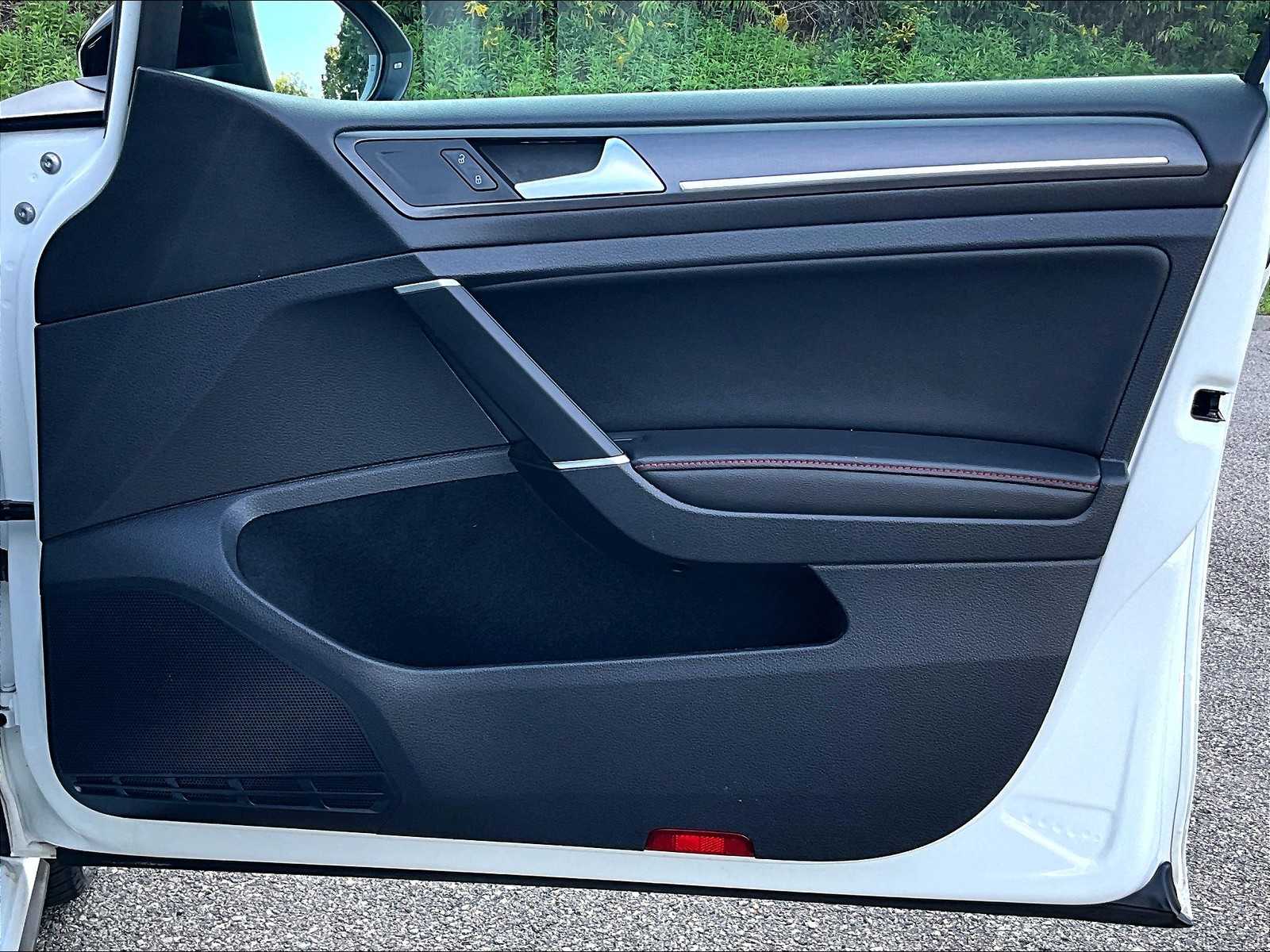 2021 Volkswagen Golf GTI SE - Photo 12