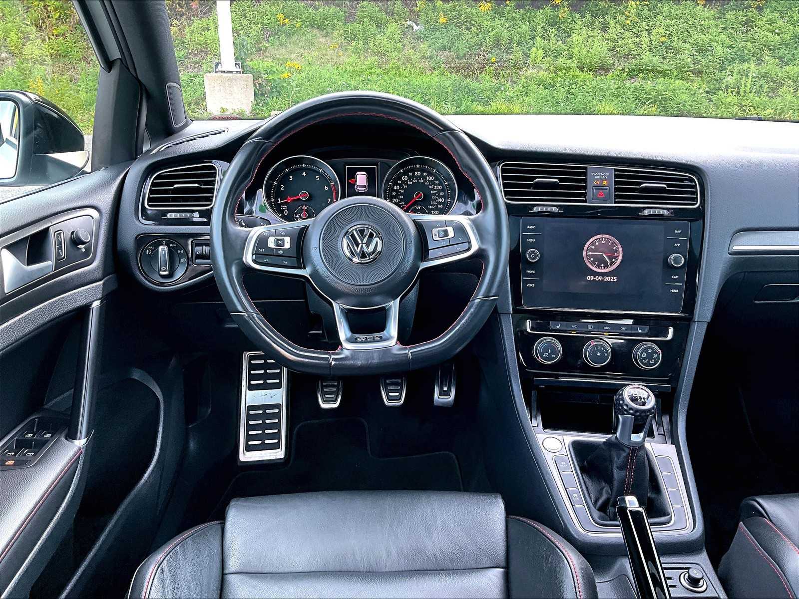 2021 Volkswagen Golf GTI SE - Photo 17
