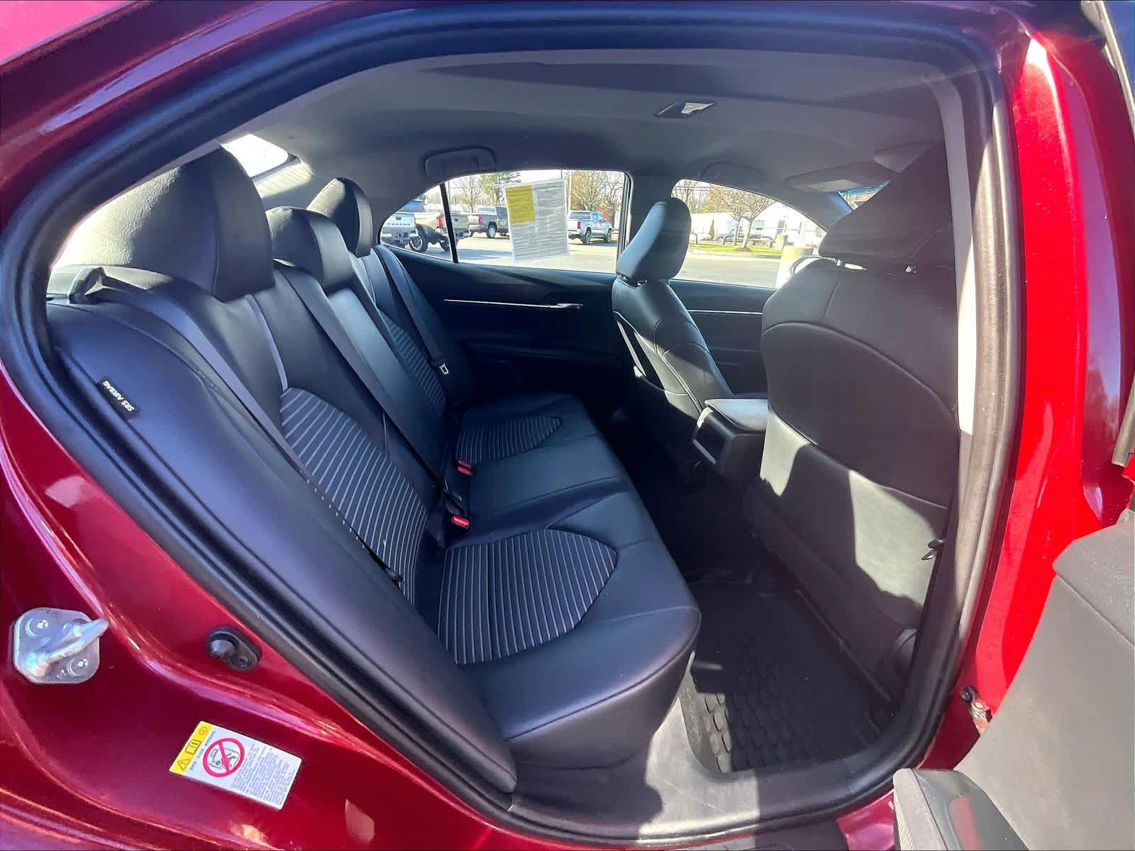 2018 Toyota Camry SE - Photo 16