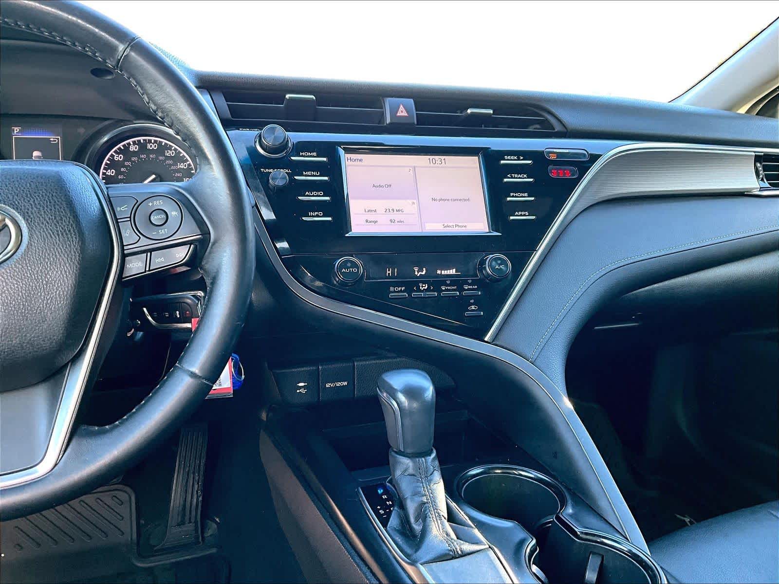 2018 Toyota Camry SE - Photo 18