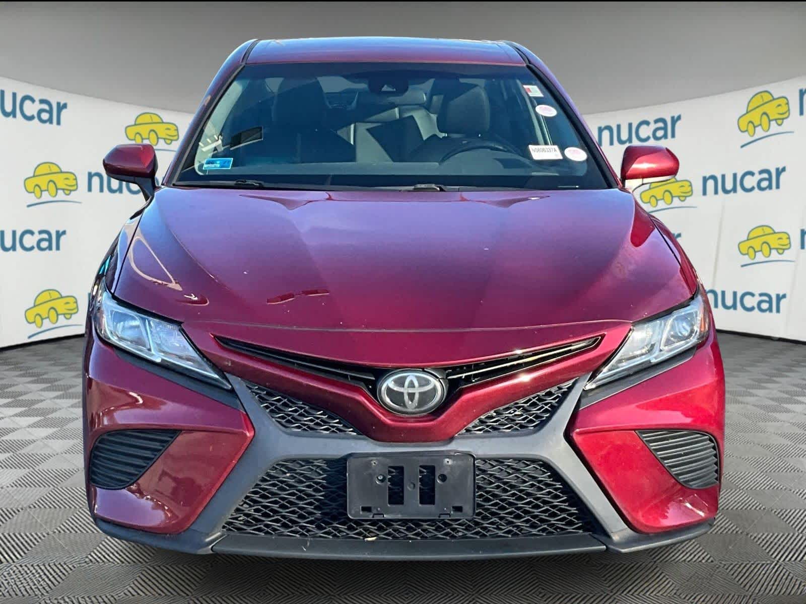 2018 Toyota Camry SE - Photo 2