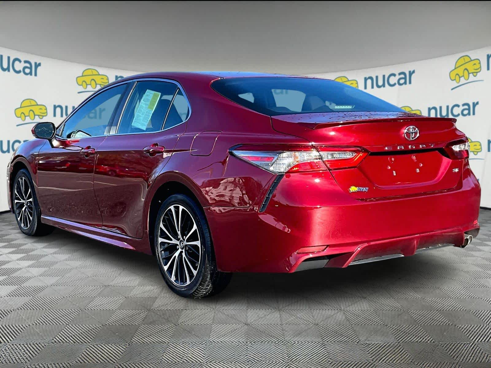 2018 Toyota Camry SE - Photo 4